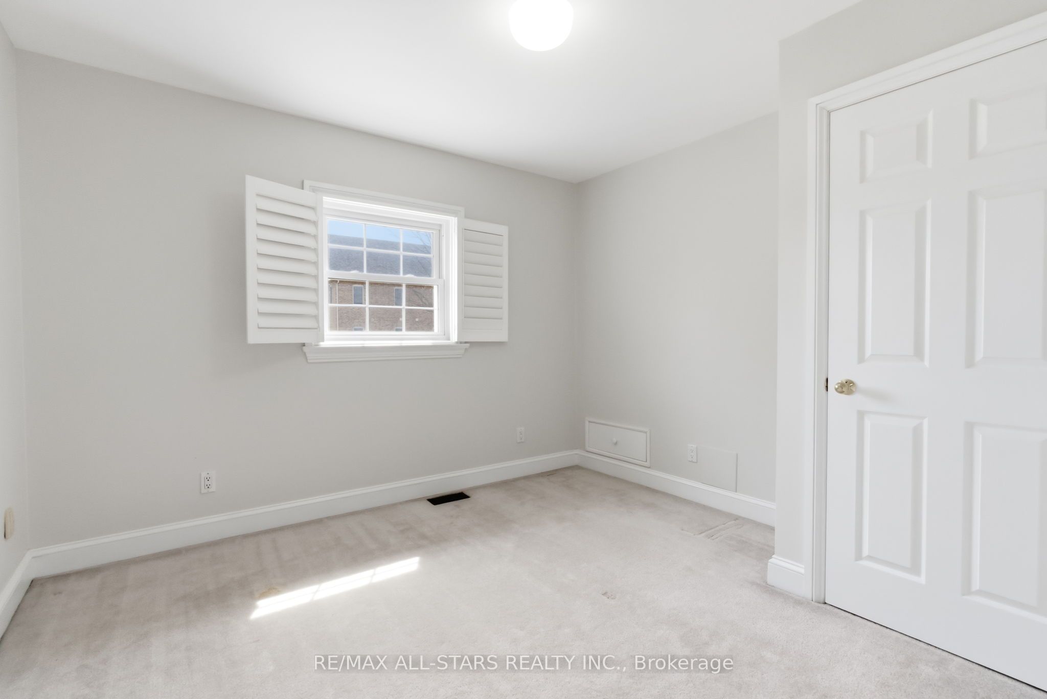 154 Brock Street E Property Photo 33