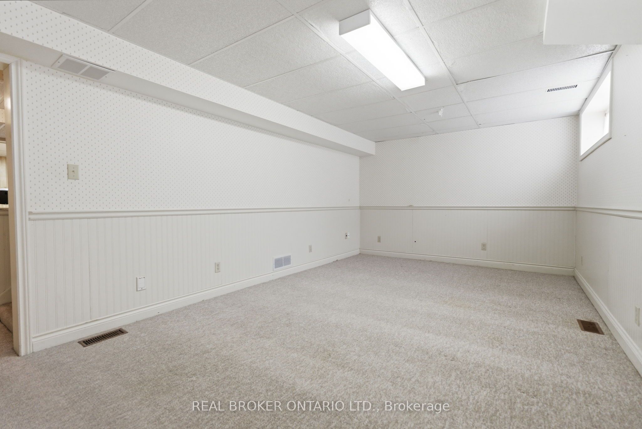 154 Brock Street E Property Photo 37