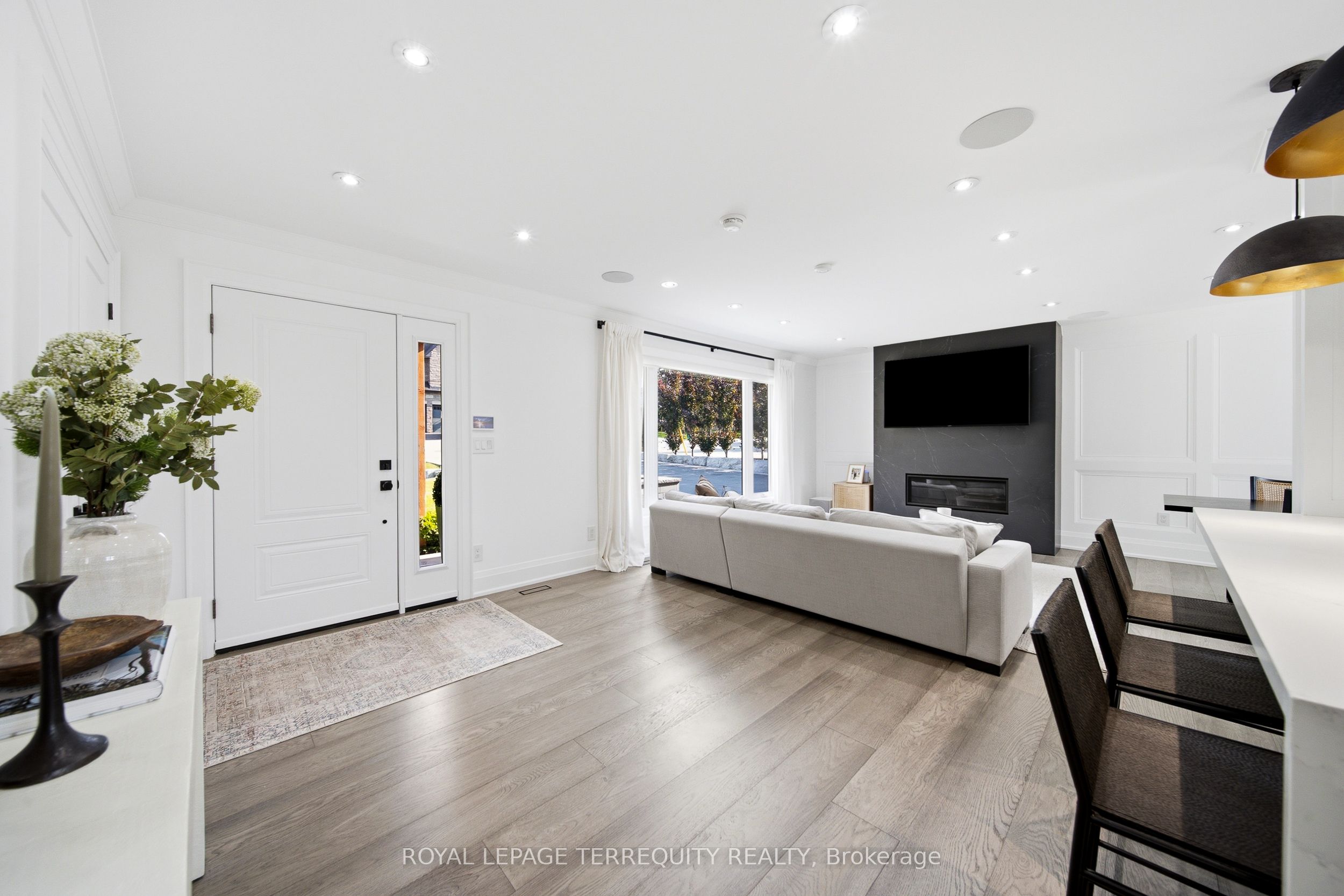 196 Dew Street Property Photo 6
