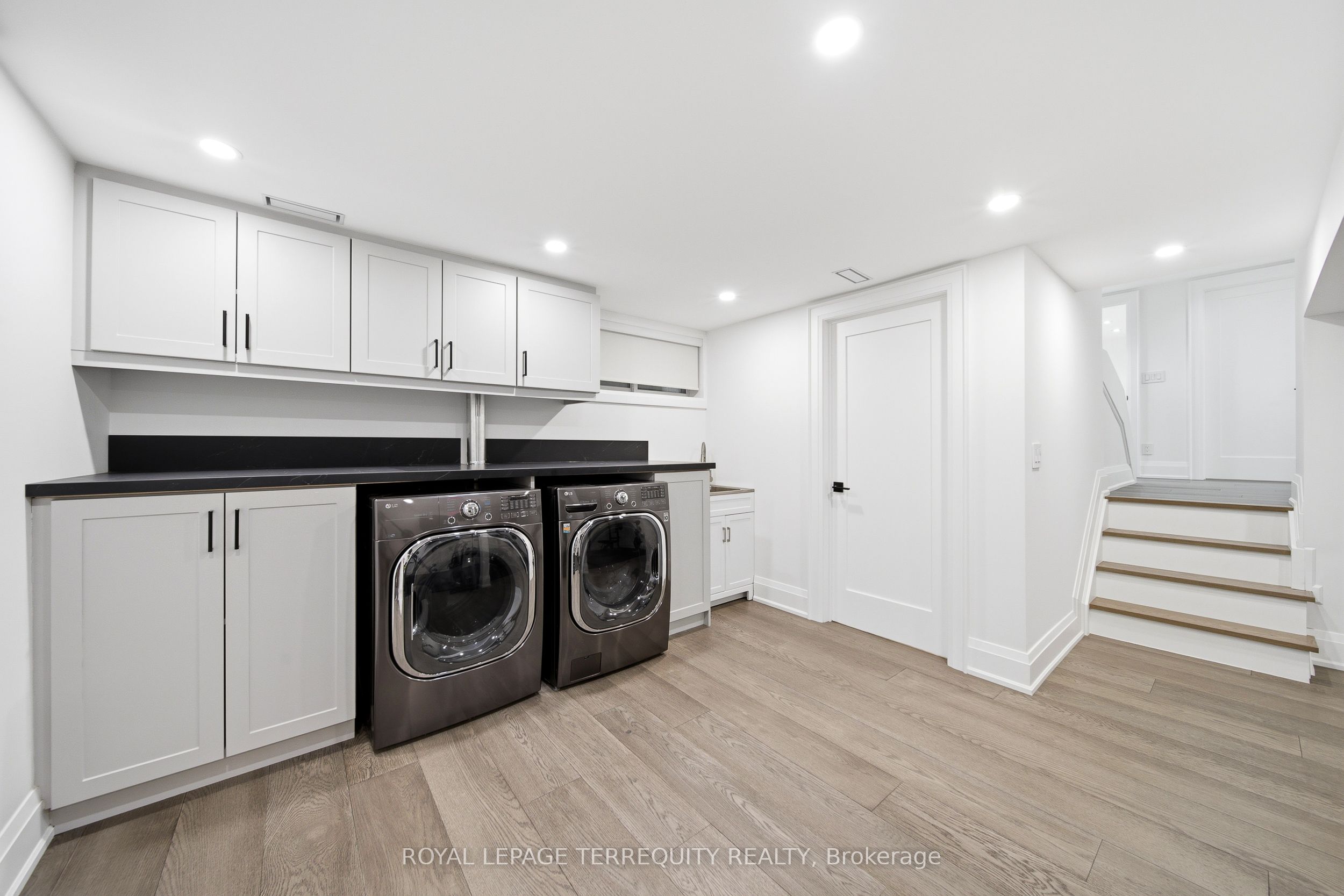 196 Dew Street Property Photo 25