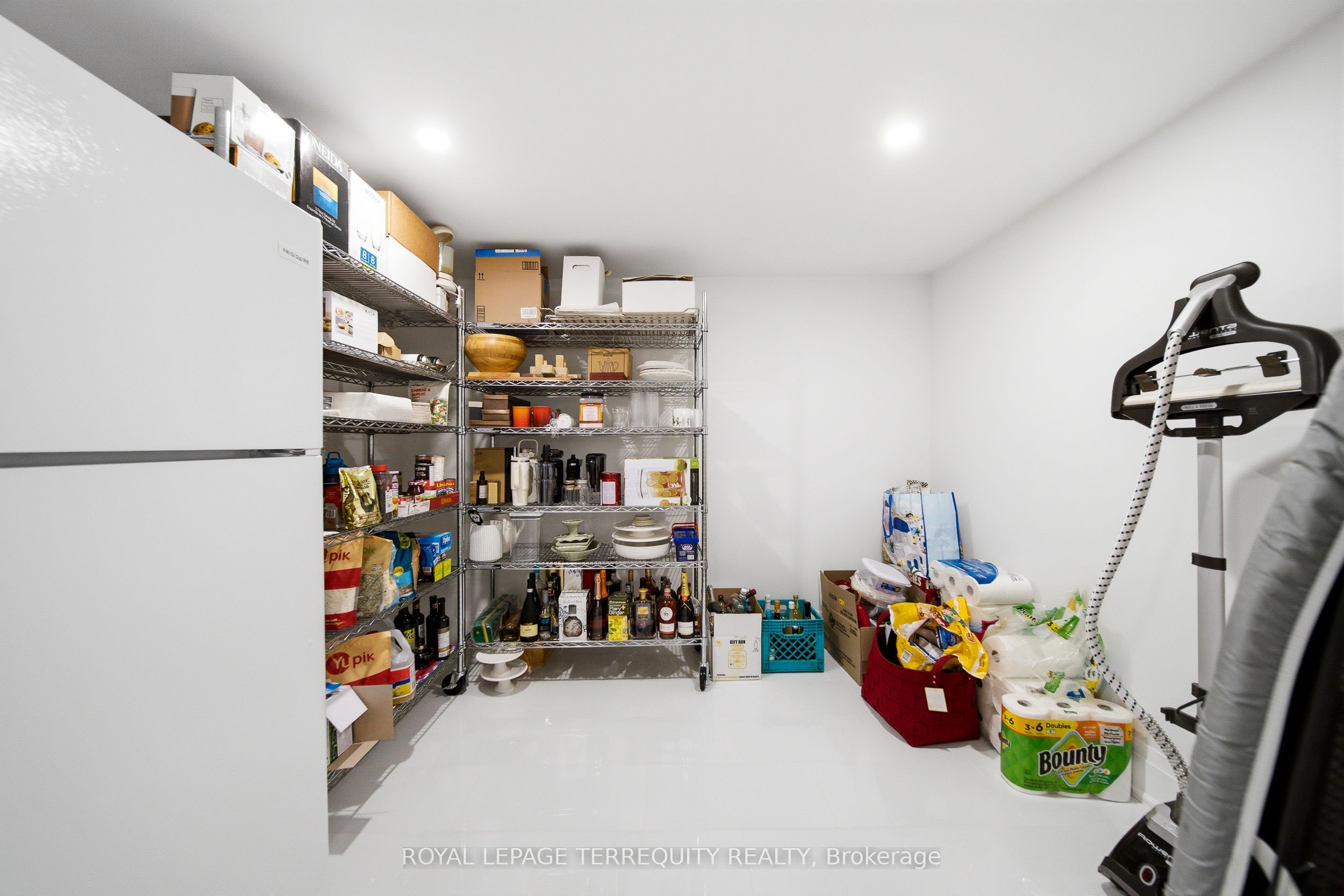 196 Dew Street Property Photo 27