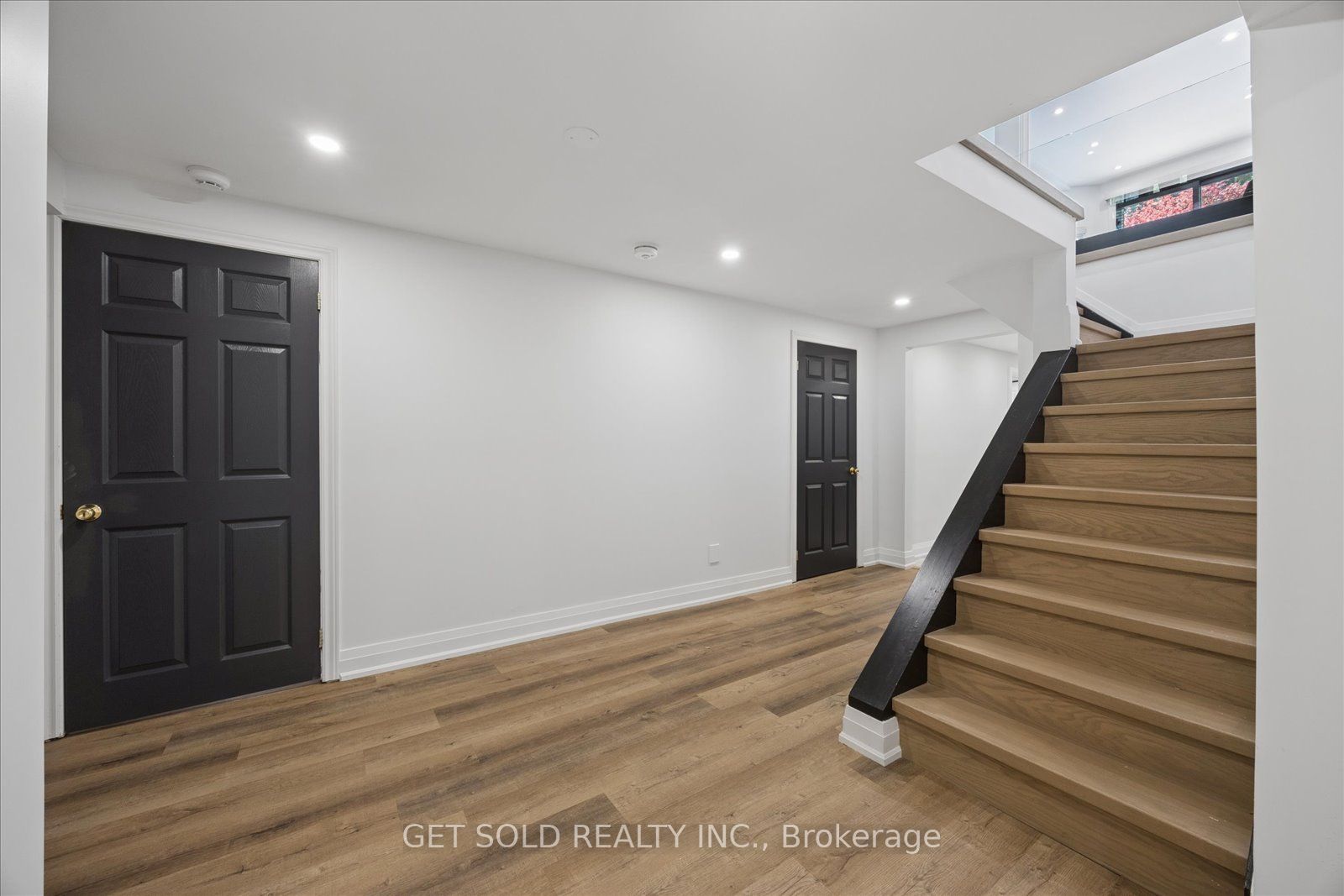64 Spence Drive Property Photo 33