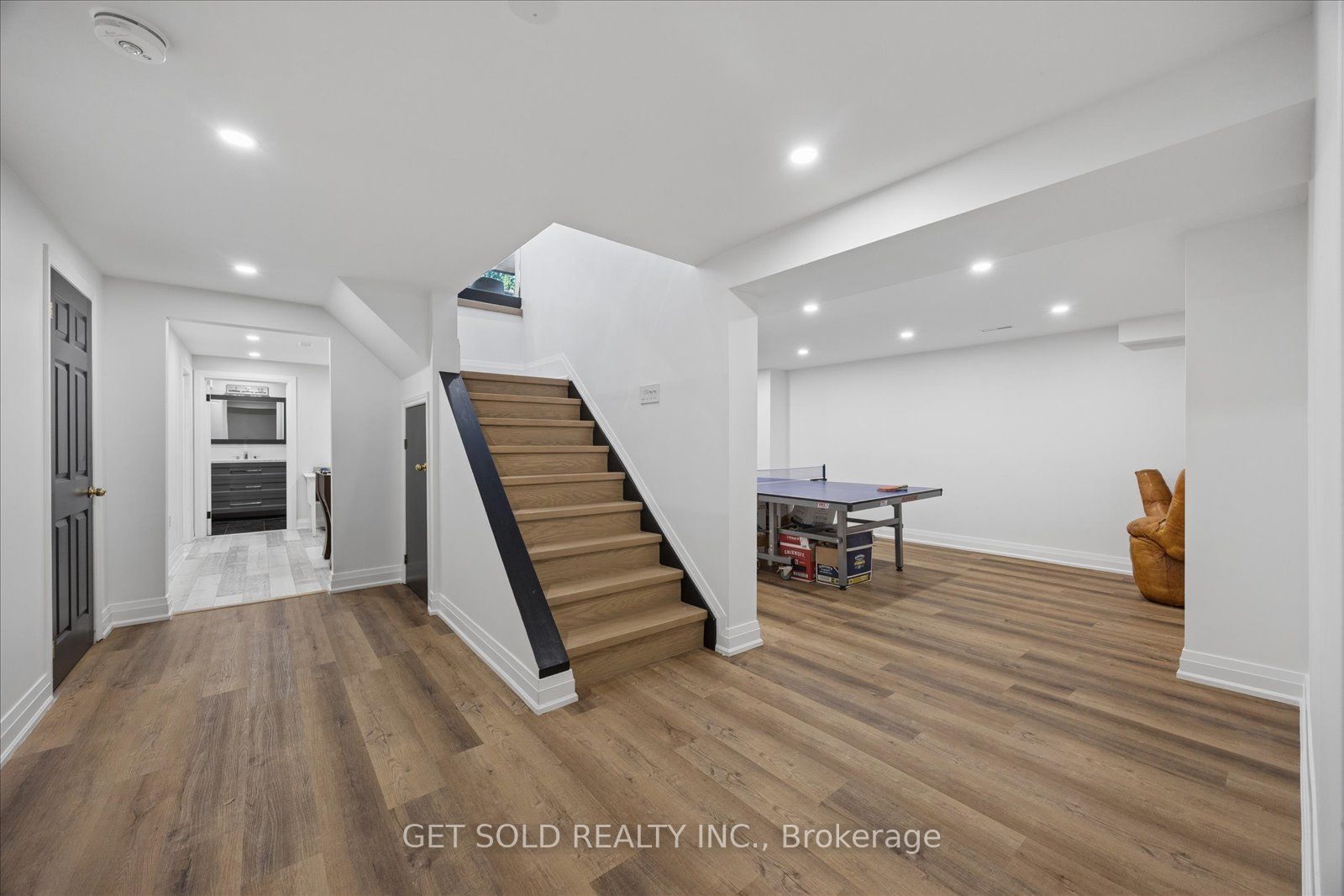 64 Spence Drive Property Photo 34