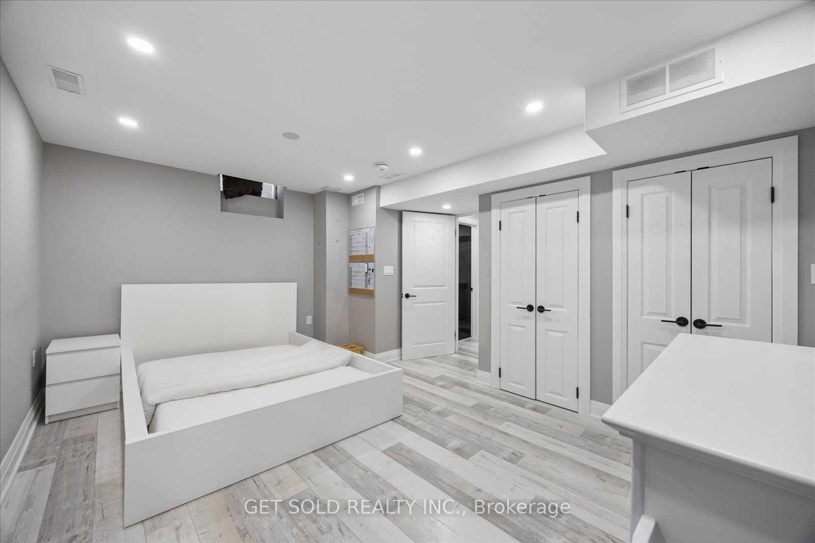 64 Spence Drive Property Photo 39