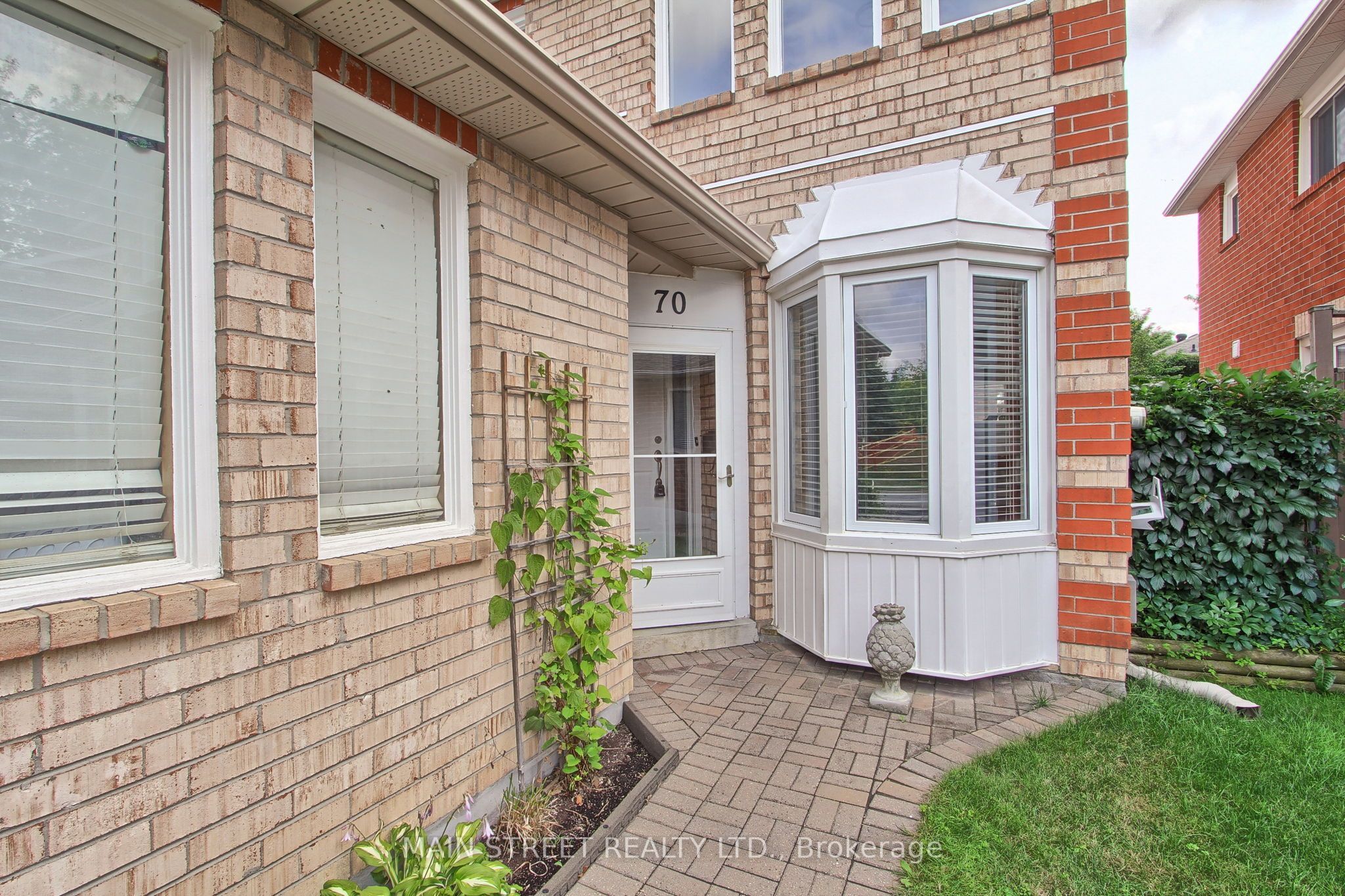 70 Dunsmore Crescent Property Photo 2