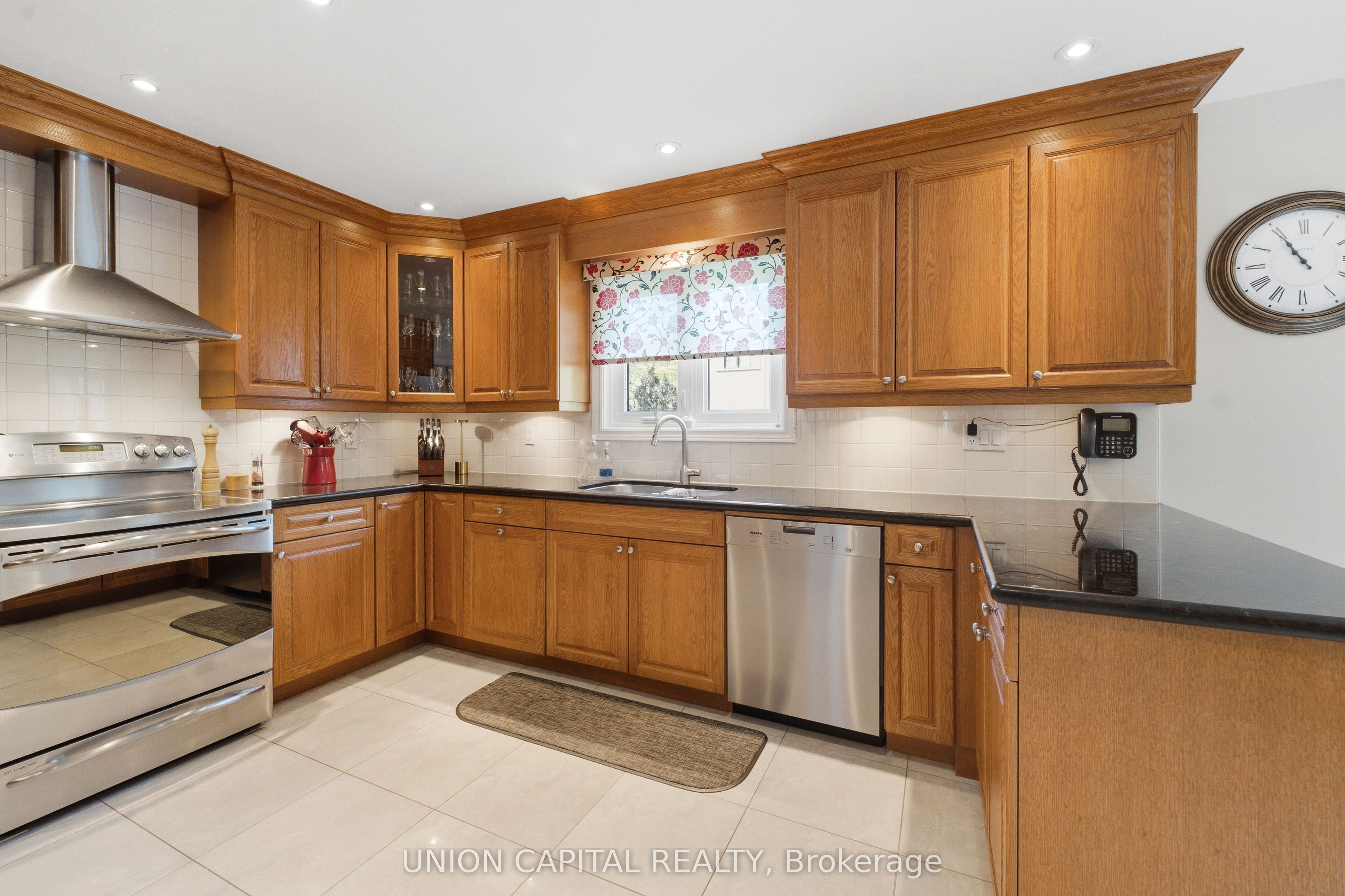 10 Myers Boulevard Property Photo 6