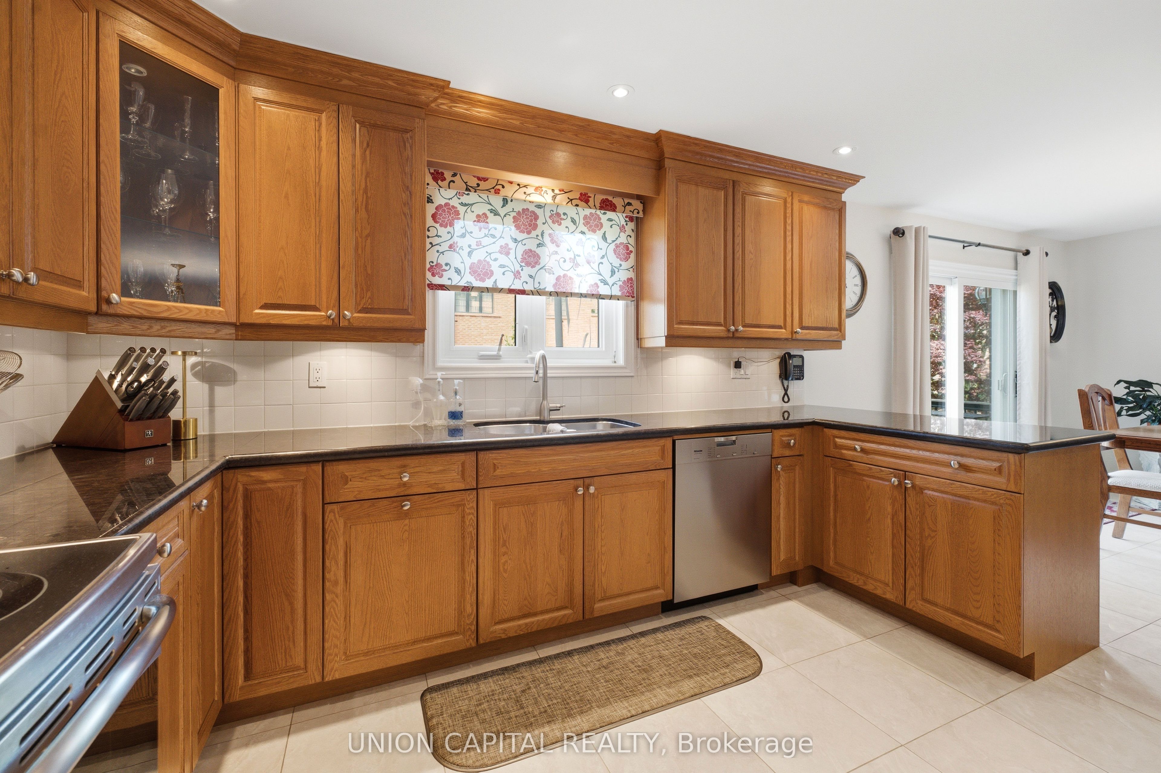 10 Myers Boulevard Property Photo 8