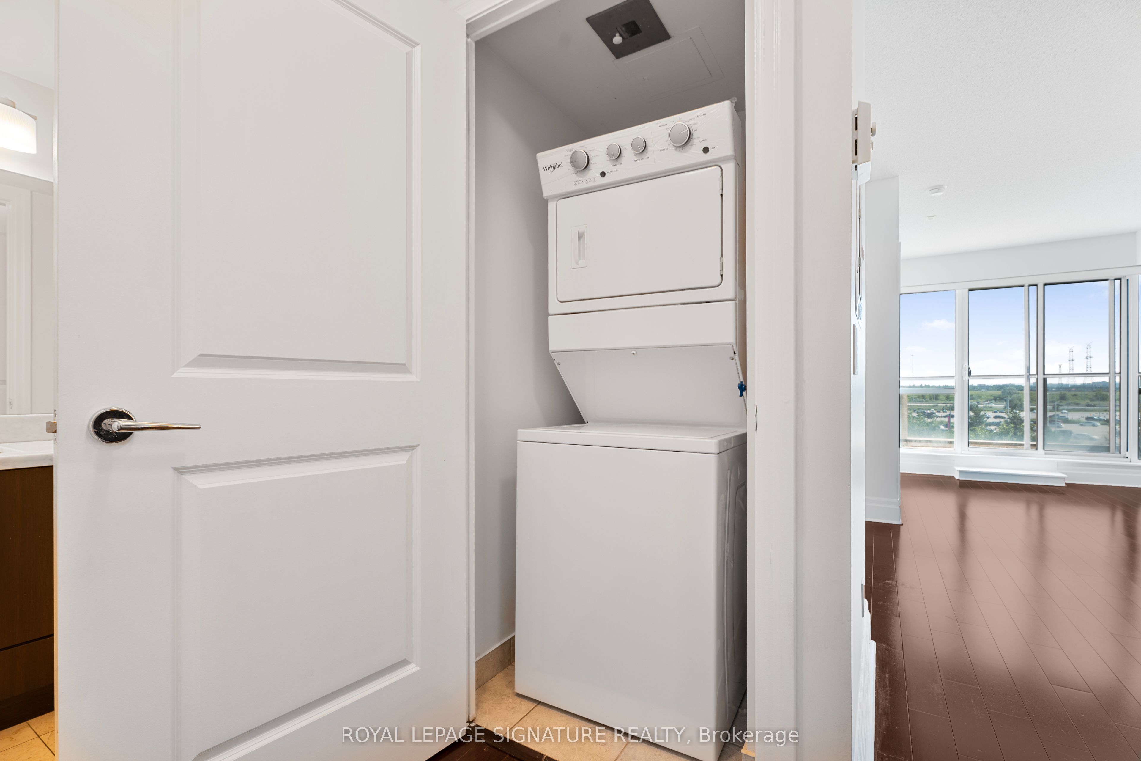 39 Upper Duke Crescent 408 Property Photo 11