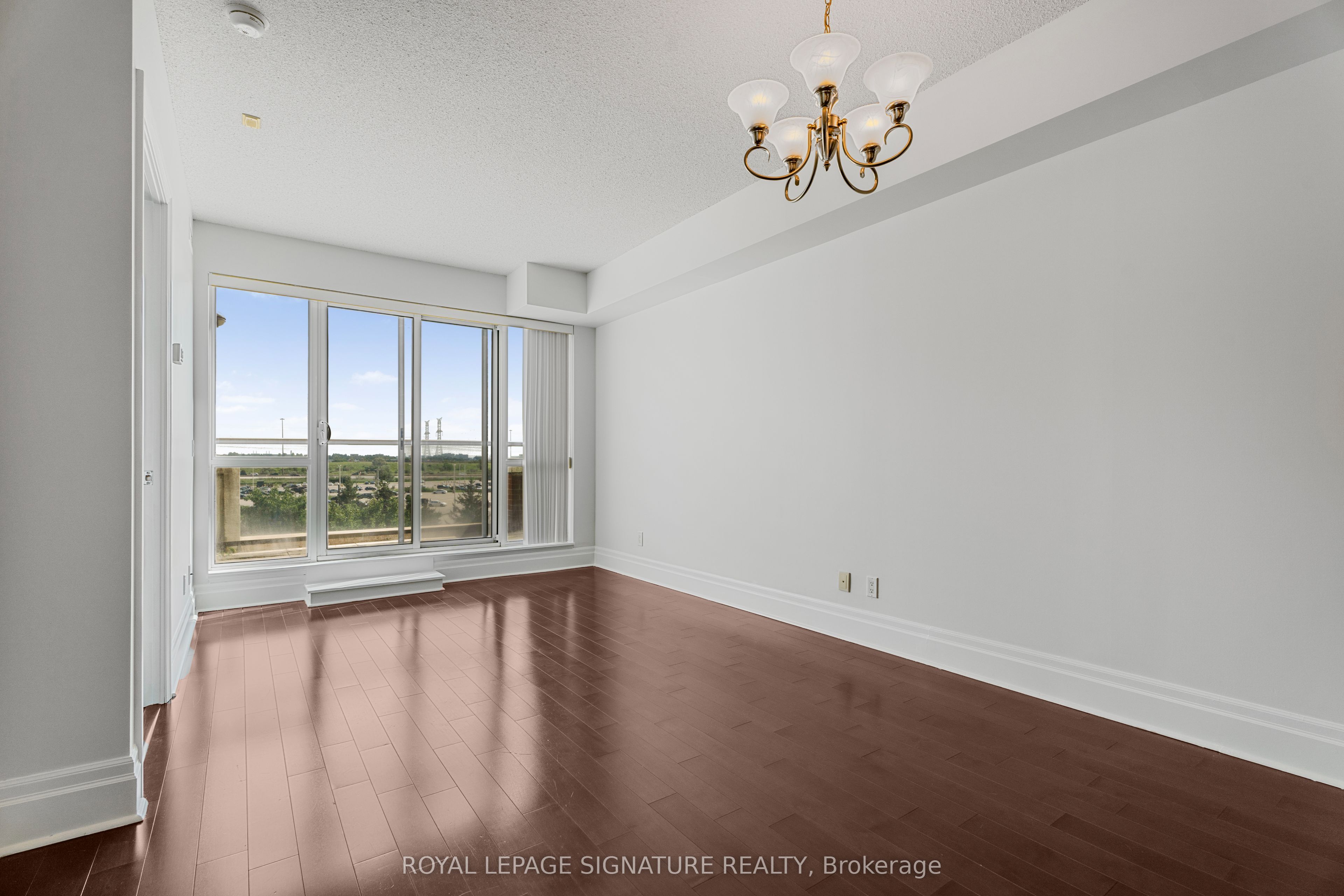 39 Upper Duke Crescent 408 Property Photo 13
