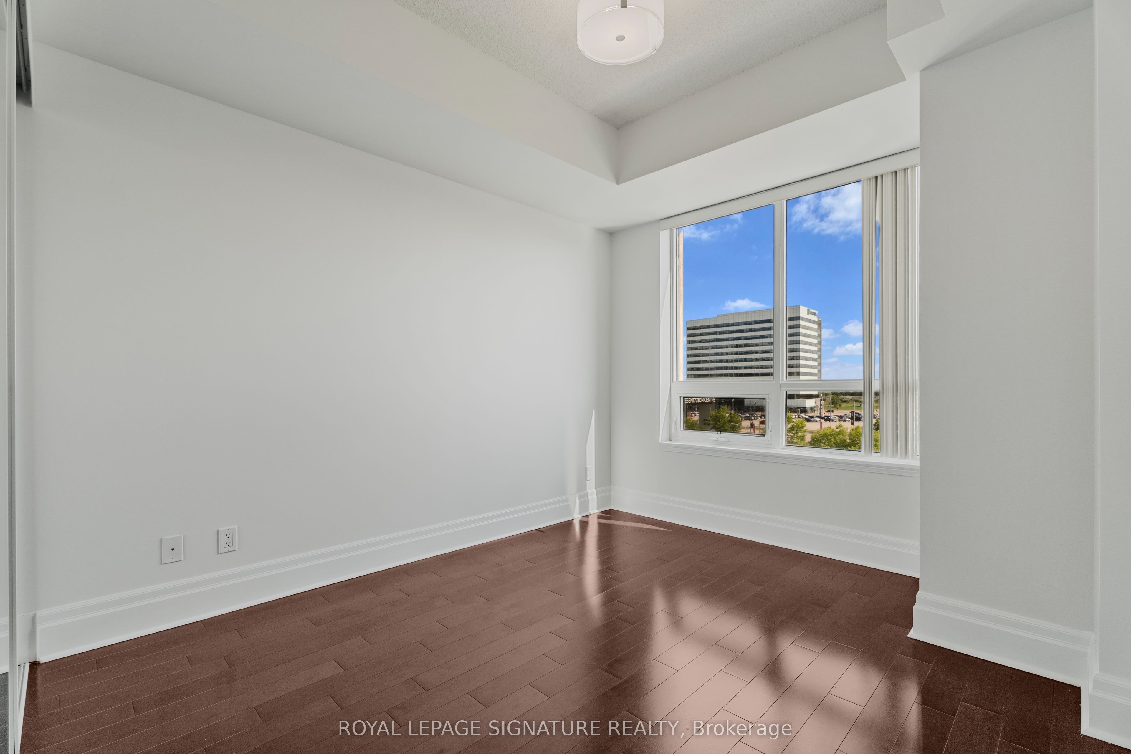 39 Upper Duke Crescent 408 Property Photo 16