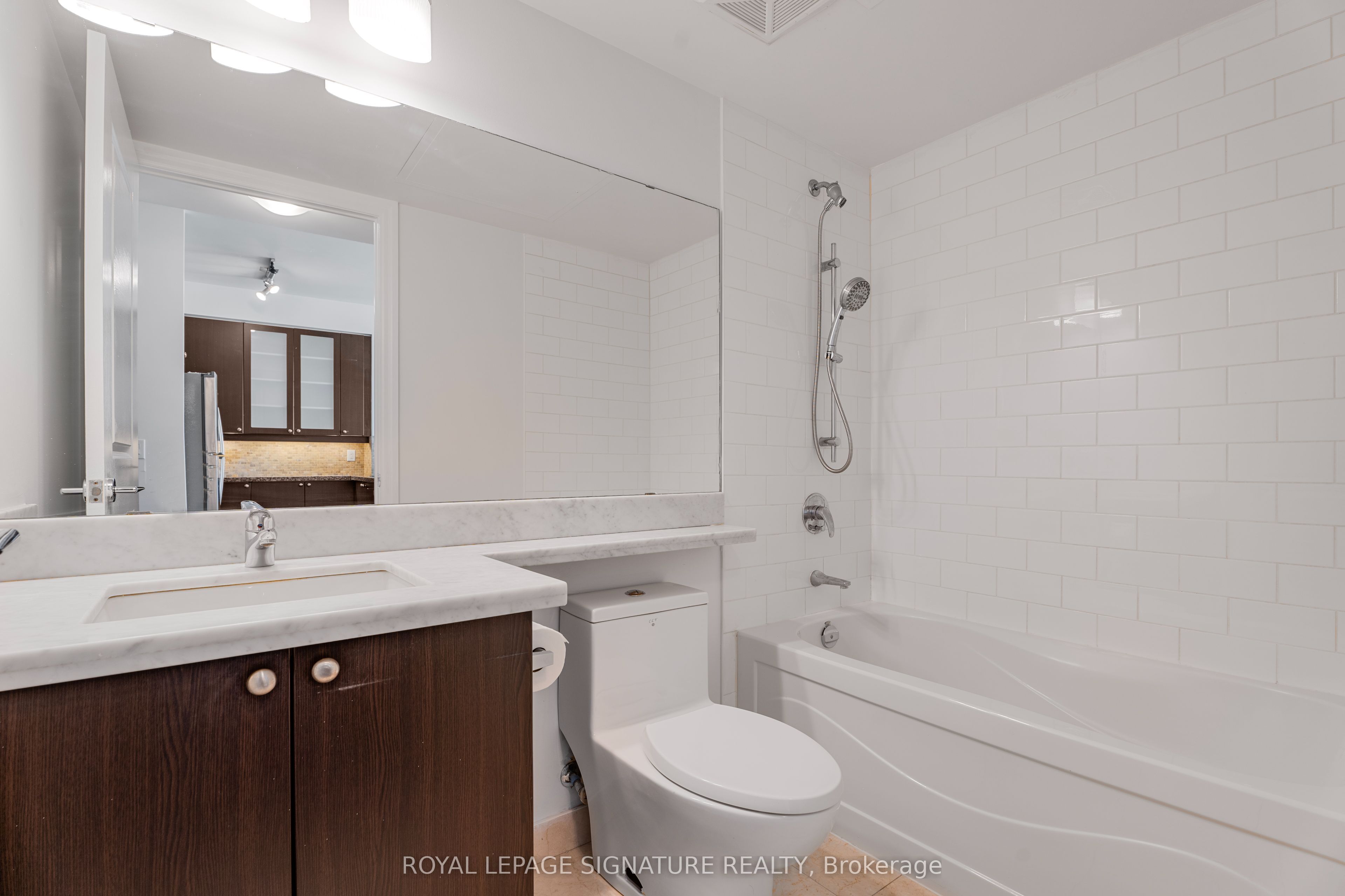 39 Upper Duke Crescent 408 Property Photo 18