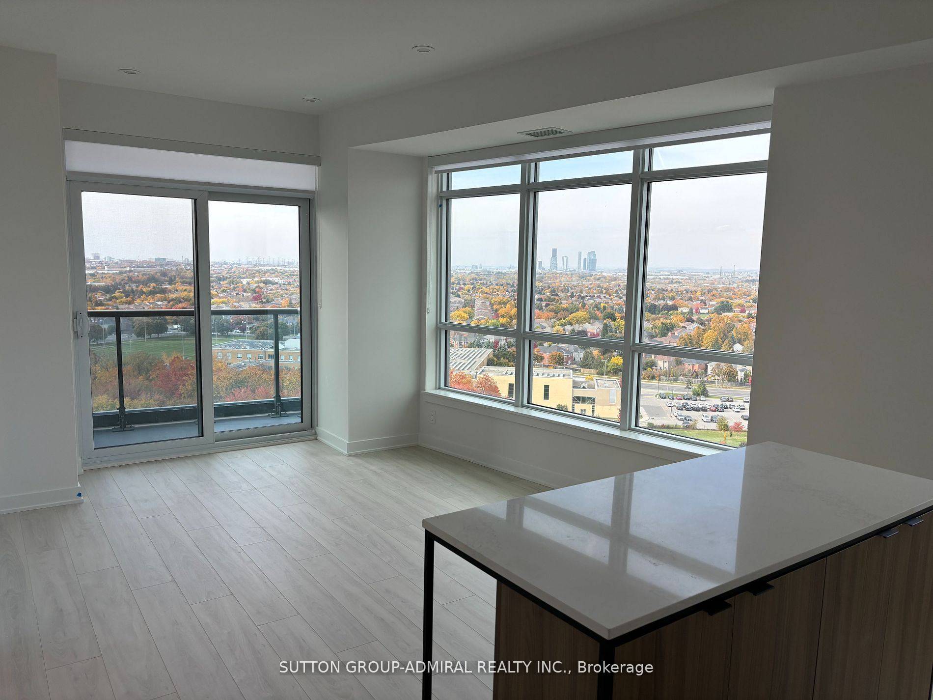 30 Upper Mall Way A1505 Property Photo 3