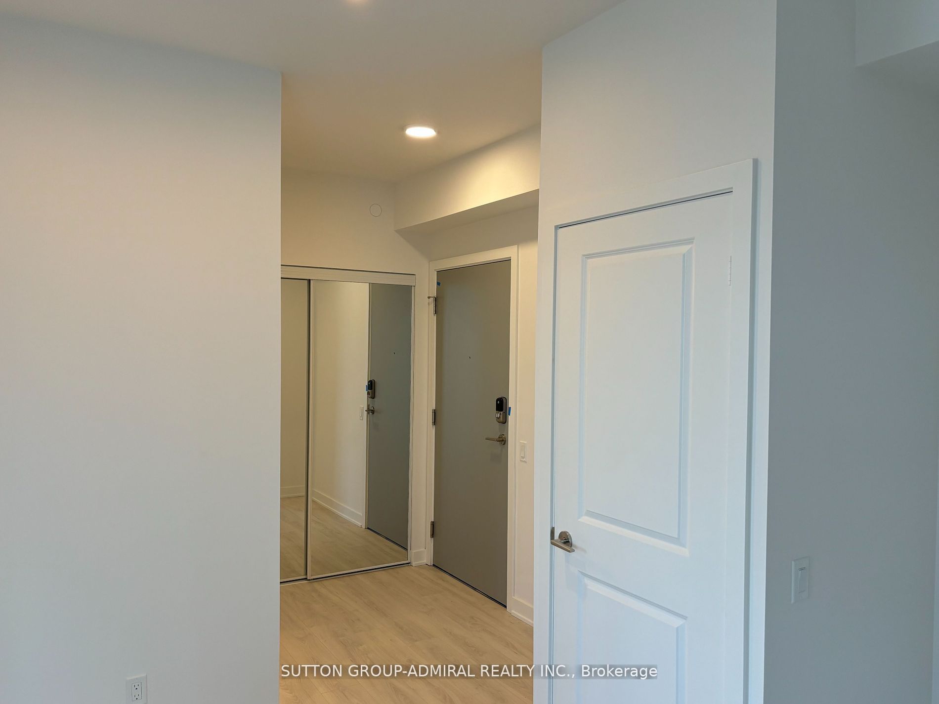 30 Upper Mall Way A1505 Property Photo 13