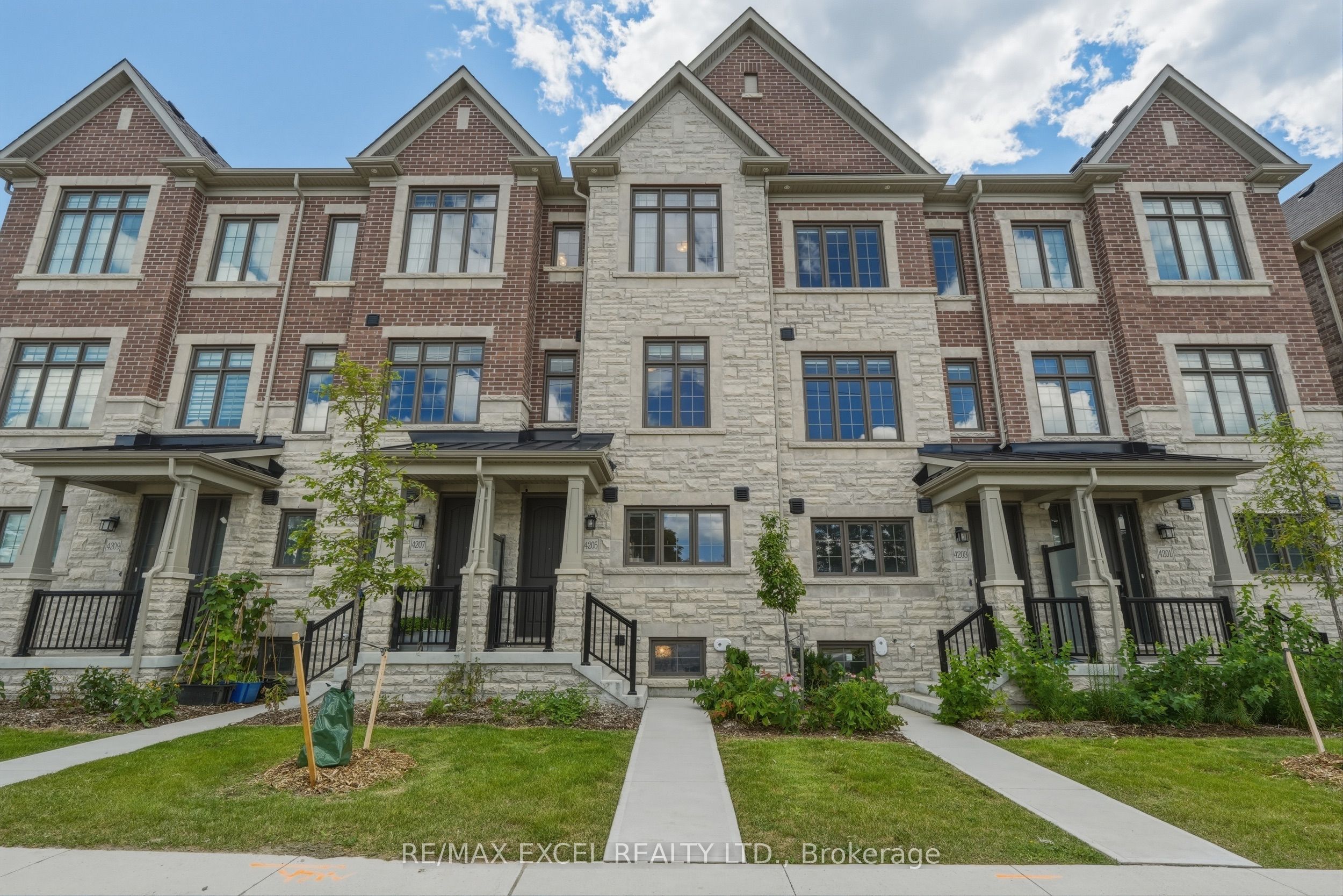 4205 Major Mackenzie Drive E Property Photo 1