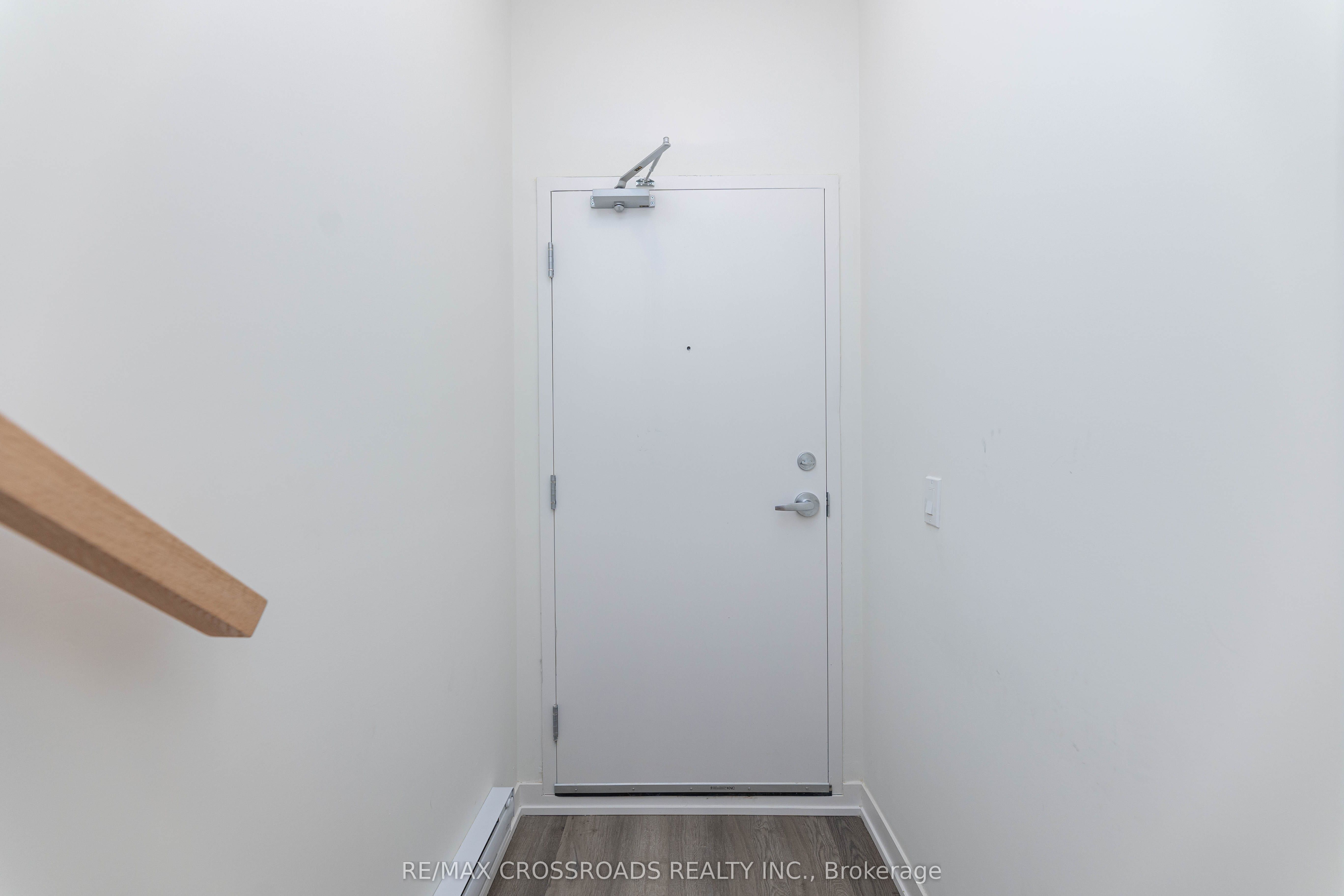 11 David Eyer Road 1503 Property Photo 4