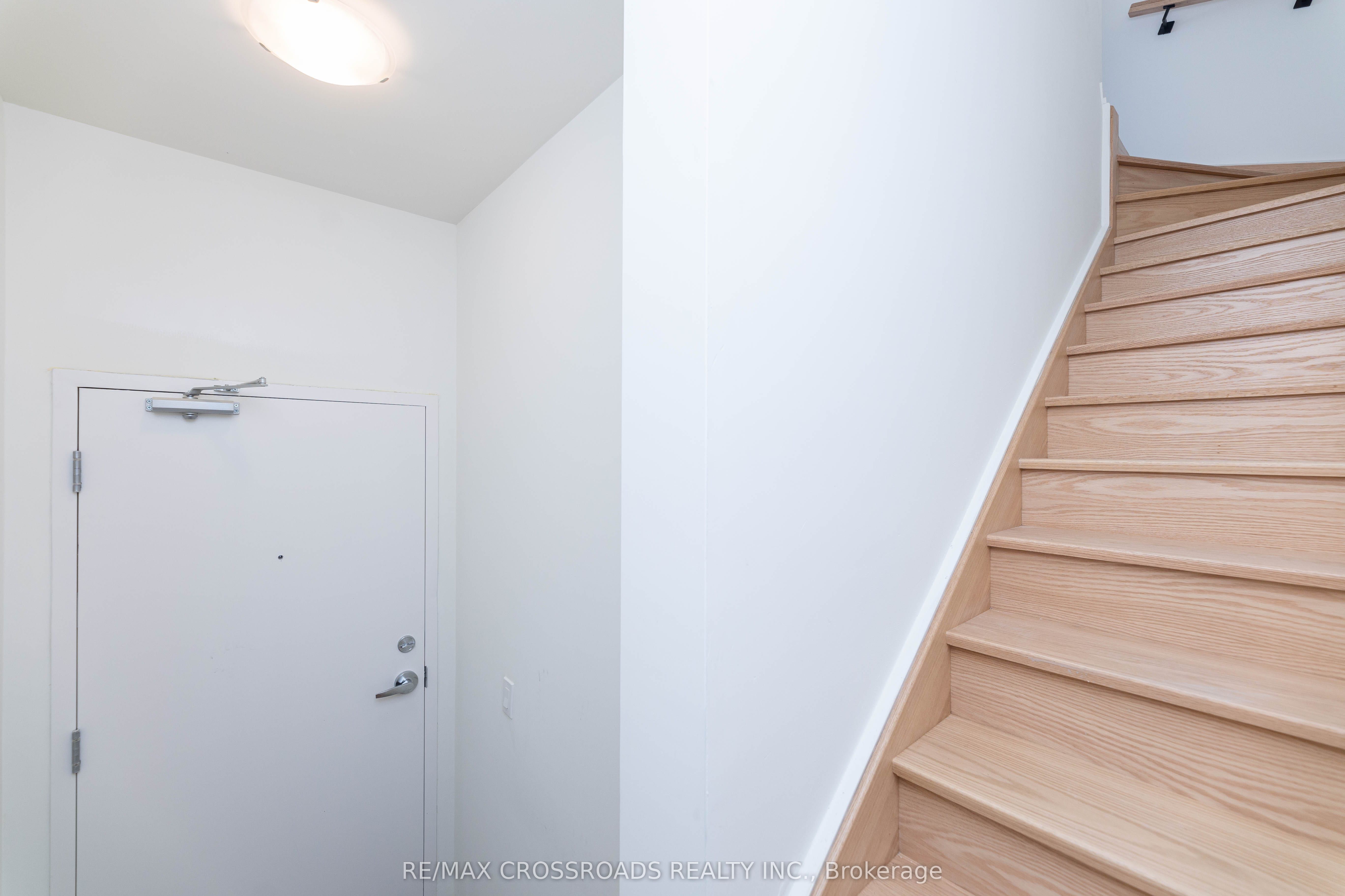 11 David Eyer Road 1503 Property Photo 5