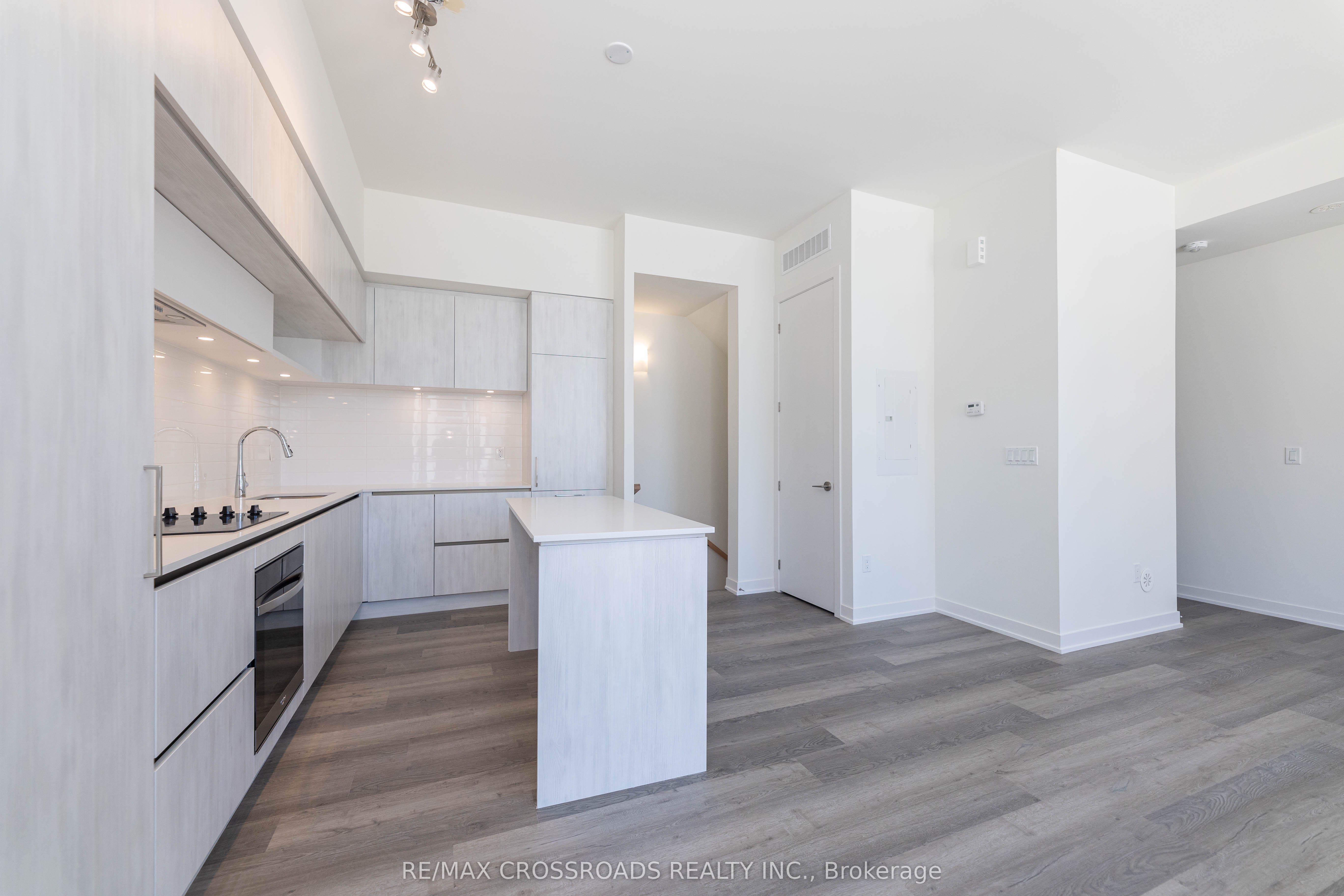 11 David Eyer Road 1503 Property Photo 6