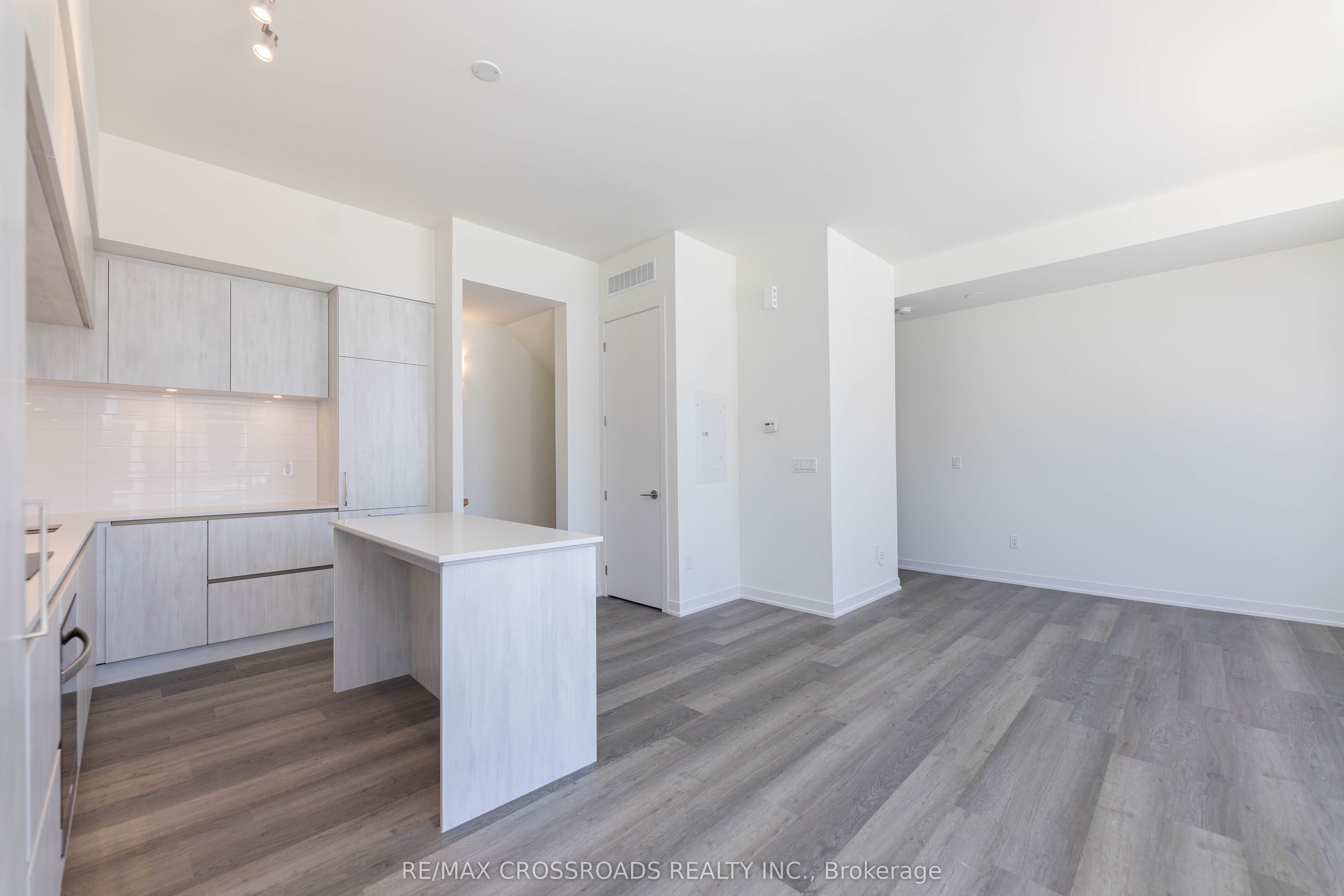 11 David Eyer Road 1503 Property Photo 8