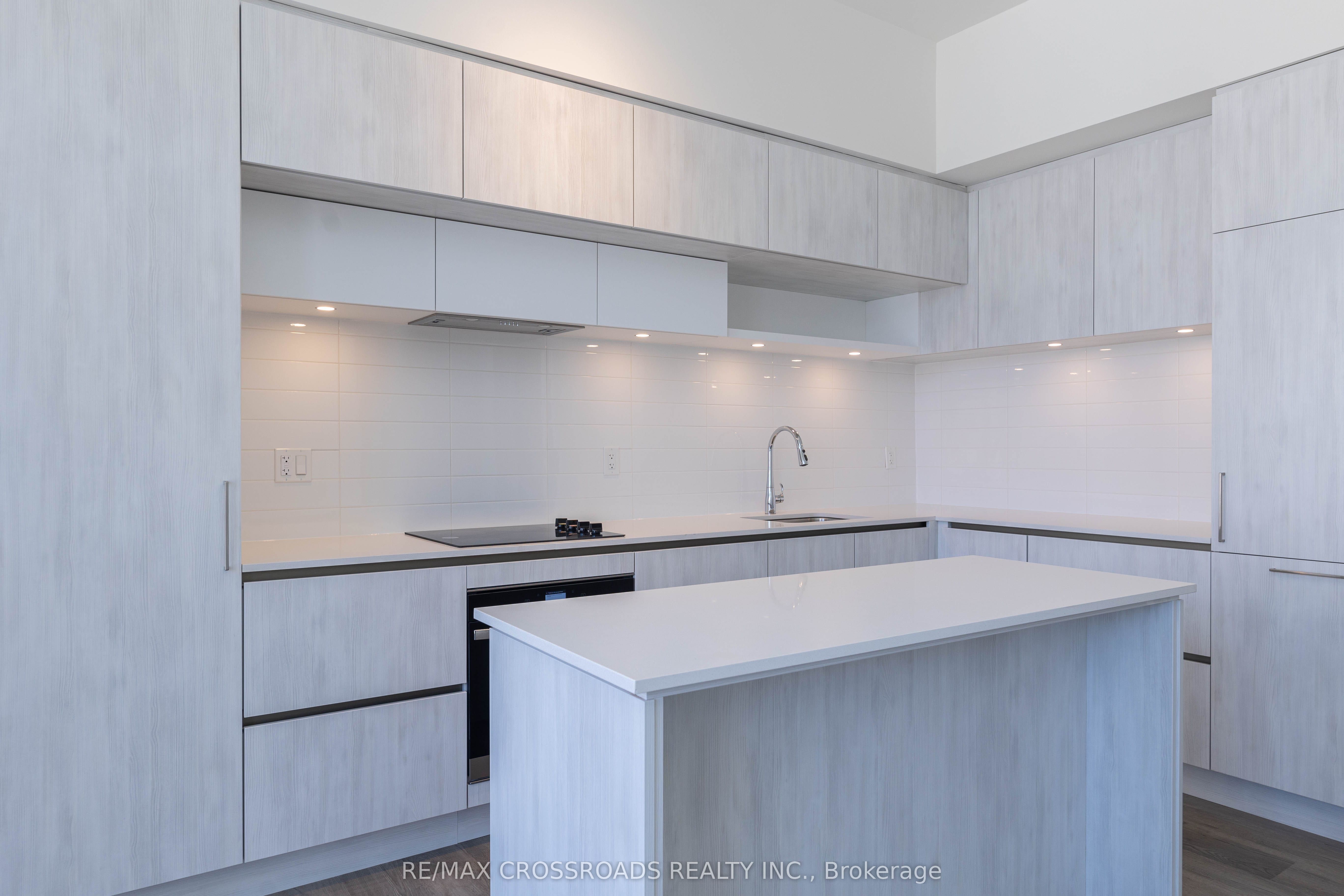 11 David Eyer Road 1503 Property Photo 10