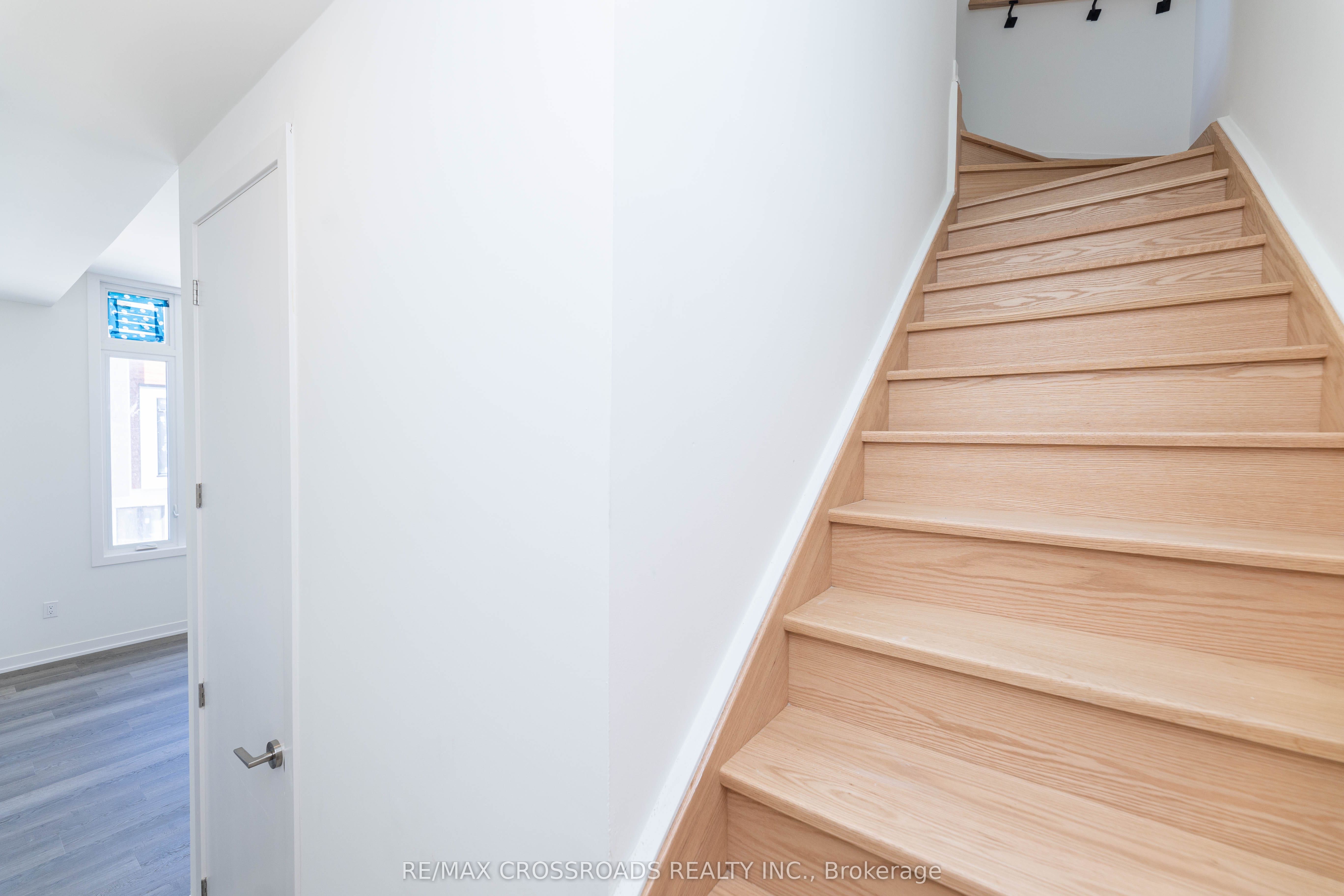 11 David Eyer Road 1503 Property Photo 15