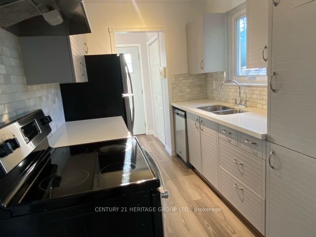 779 Greenfield Crescent Main Property Photo 7