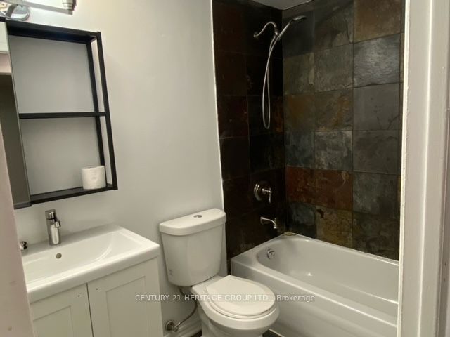 779 Greenfield Crescent Main Property Photo 8