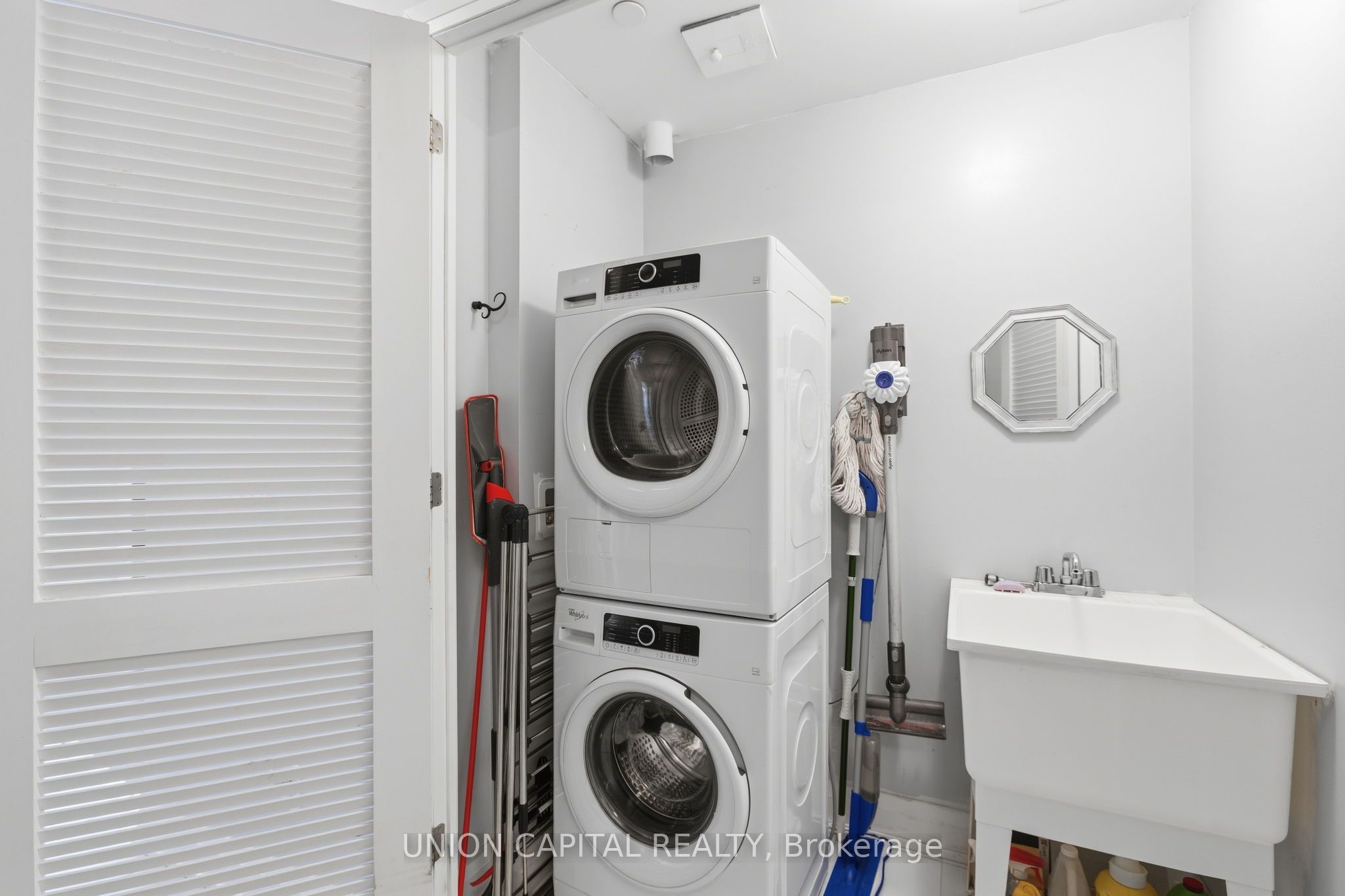 112 Woodbridge Avenue 412 Property Photo 12