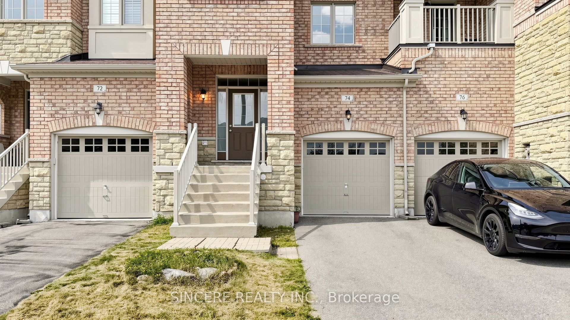 74 Paper Mills Crescent Property Photo 2
