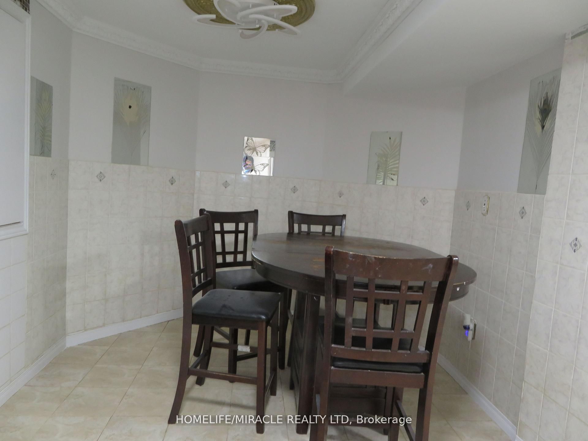10 Pine Bough Manor Property Photo 8