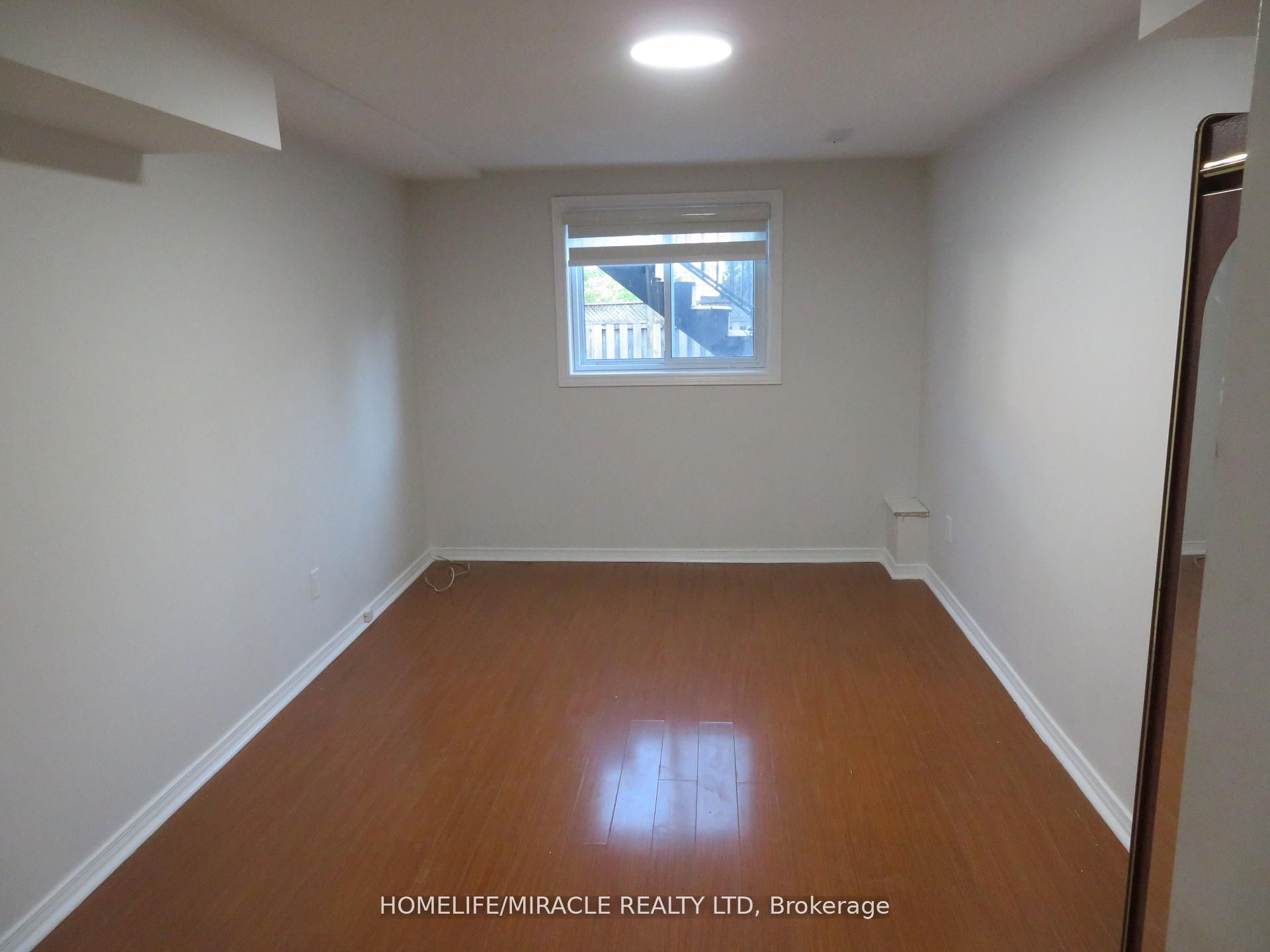 10 Pine Bough Manor Property Photo 11