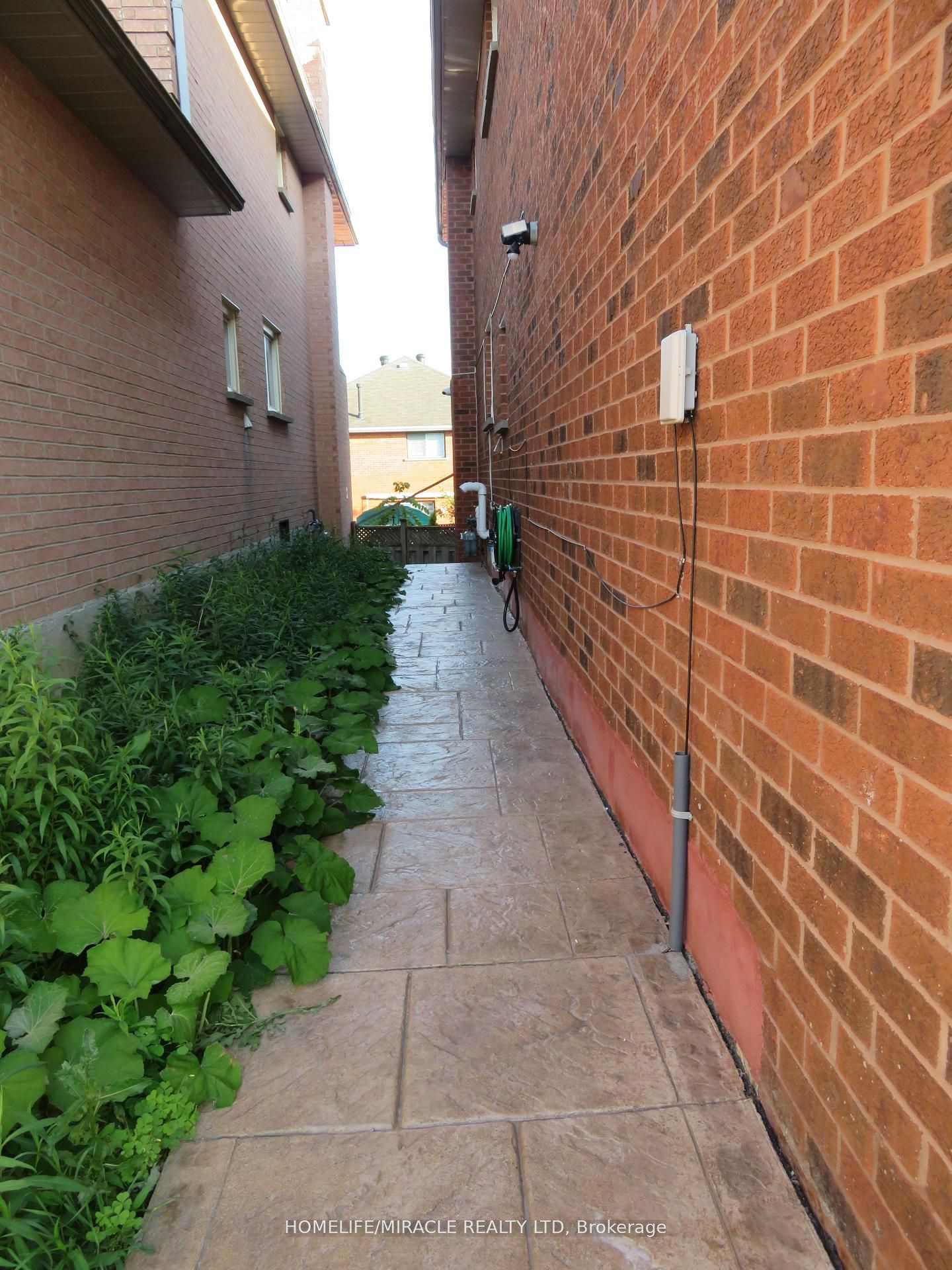 10 Pine Bough Manor Property Photo 23
