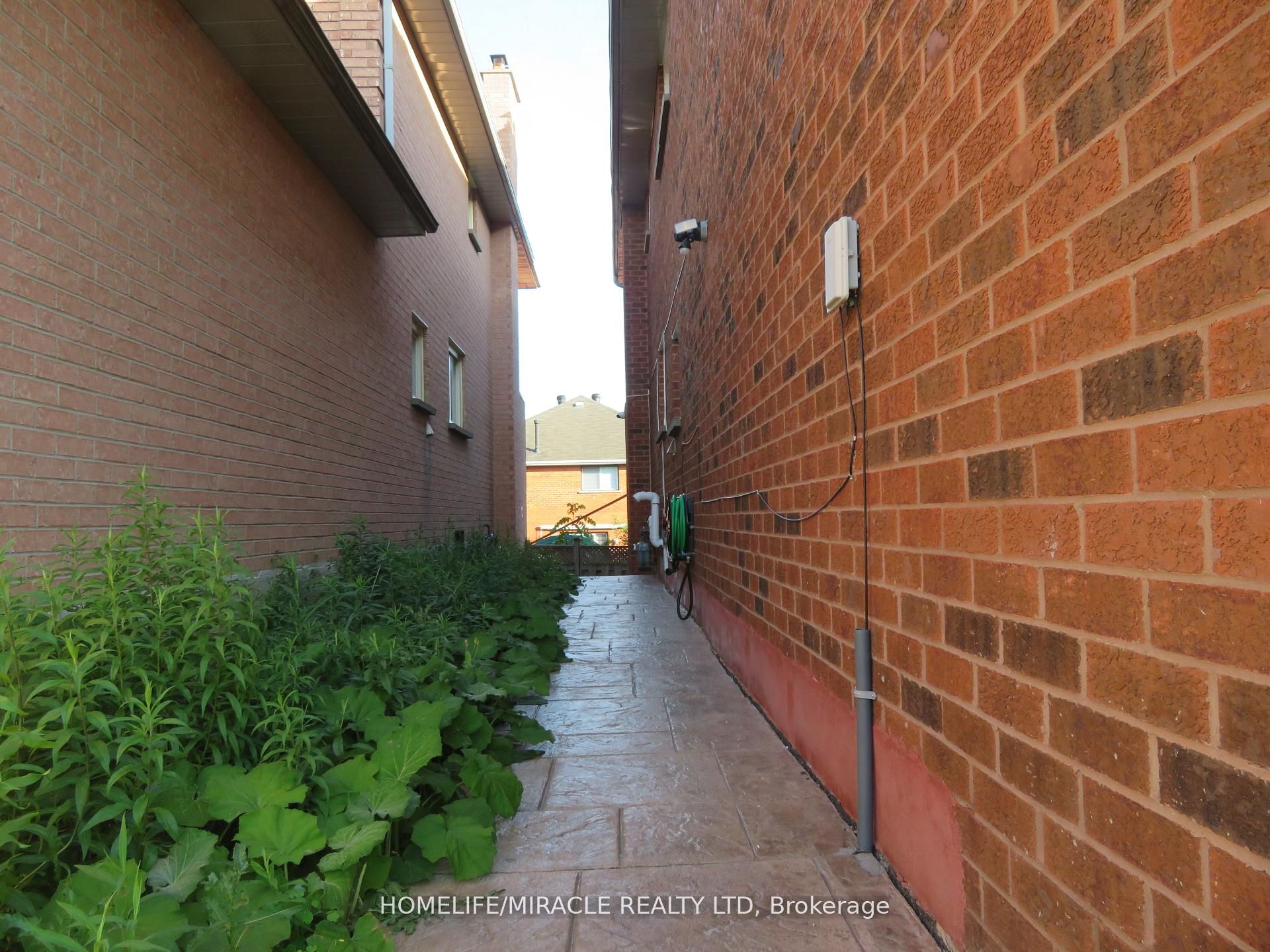10 Pine Bough Manor Property Photo 24