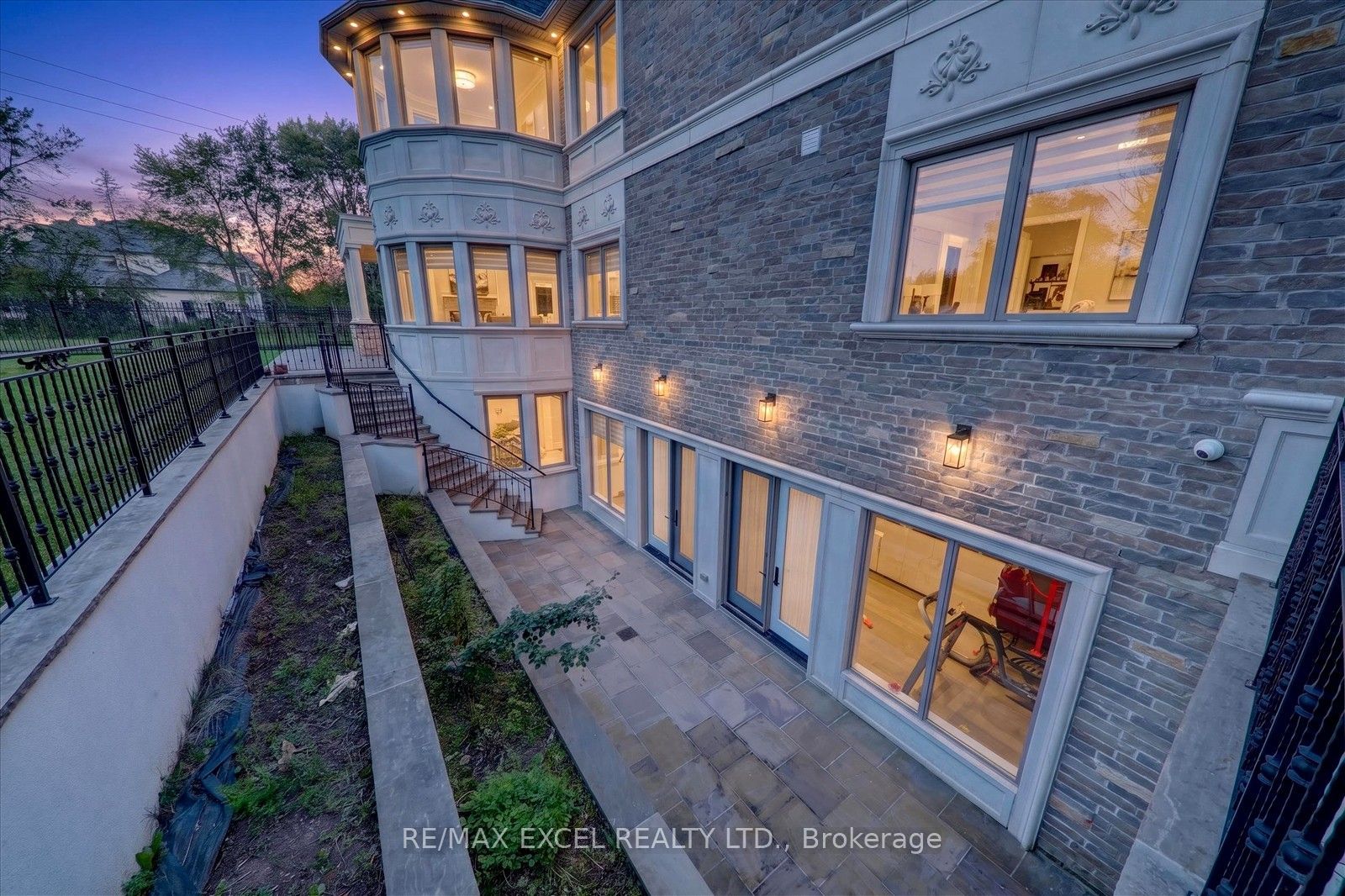 28 Personna Boulevard Property Photo 49