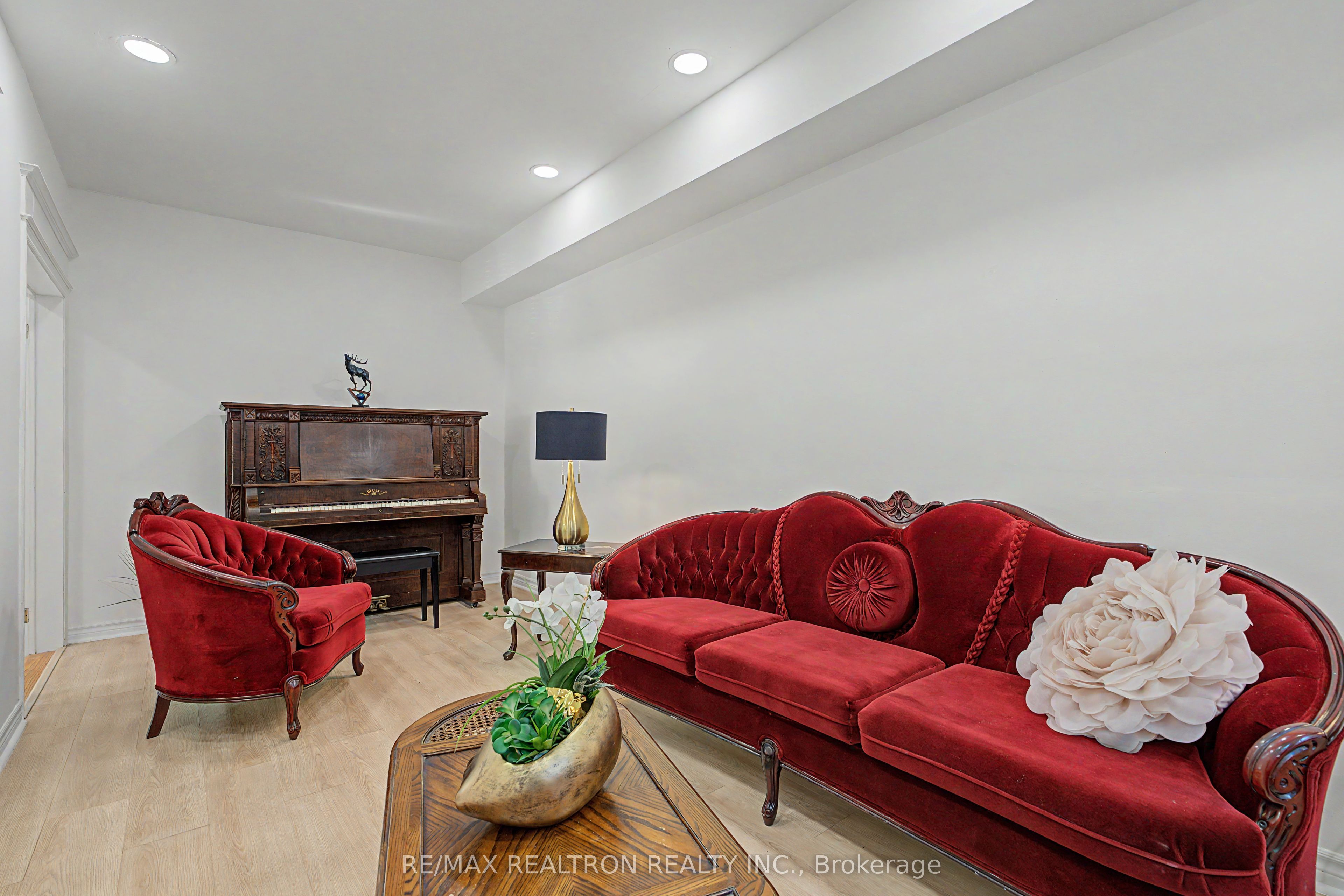 190 Harding Blvd Boulevard W 70 Property Photo 11