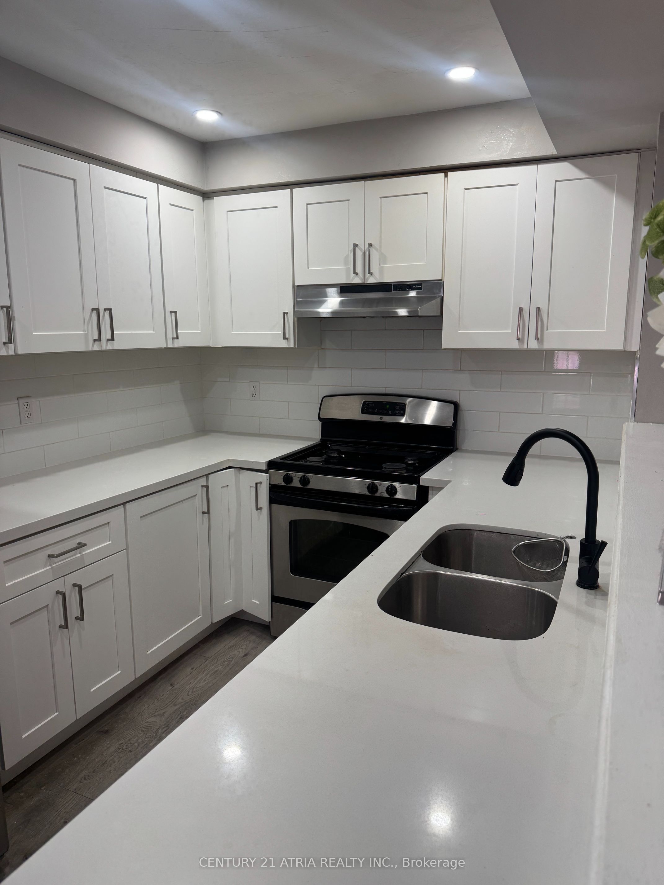 482 Bur Oak Avenue Property Photo 2