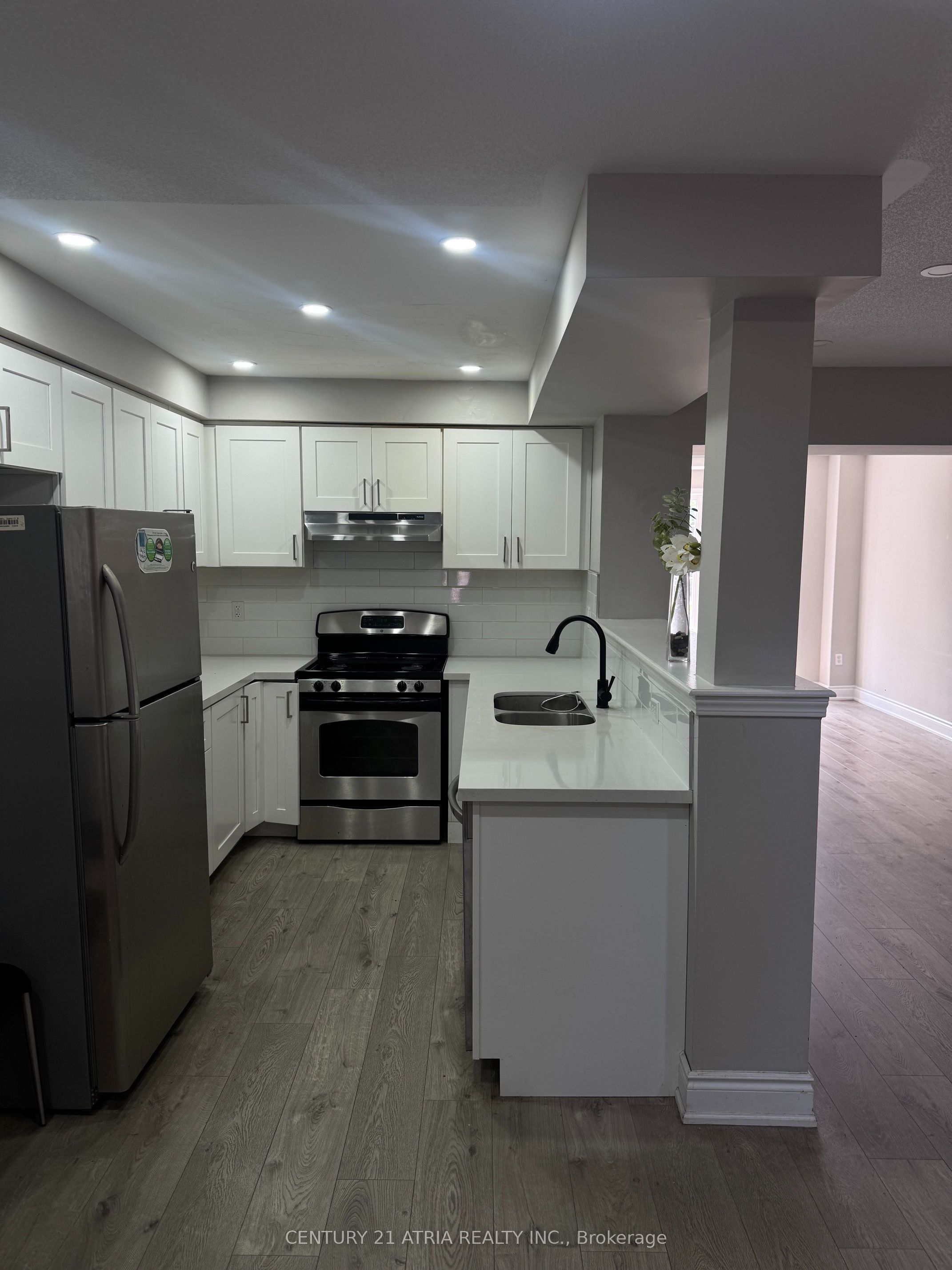 482 Bur Oak Avenue Property Photo 3