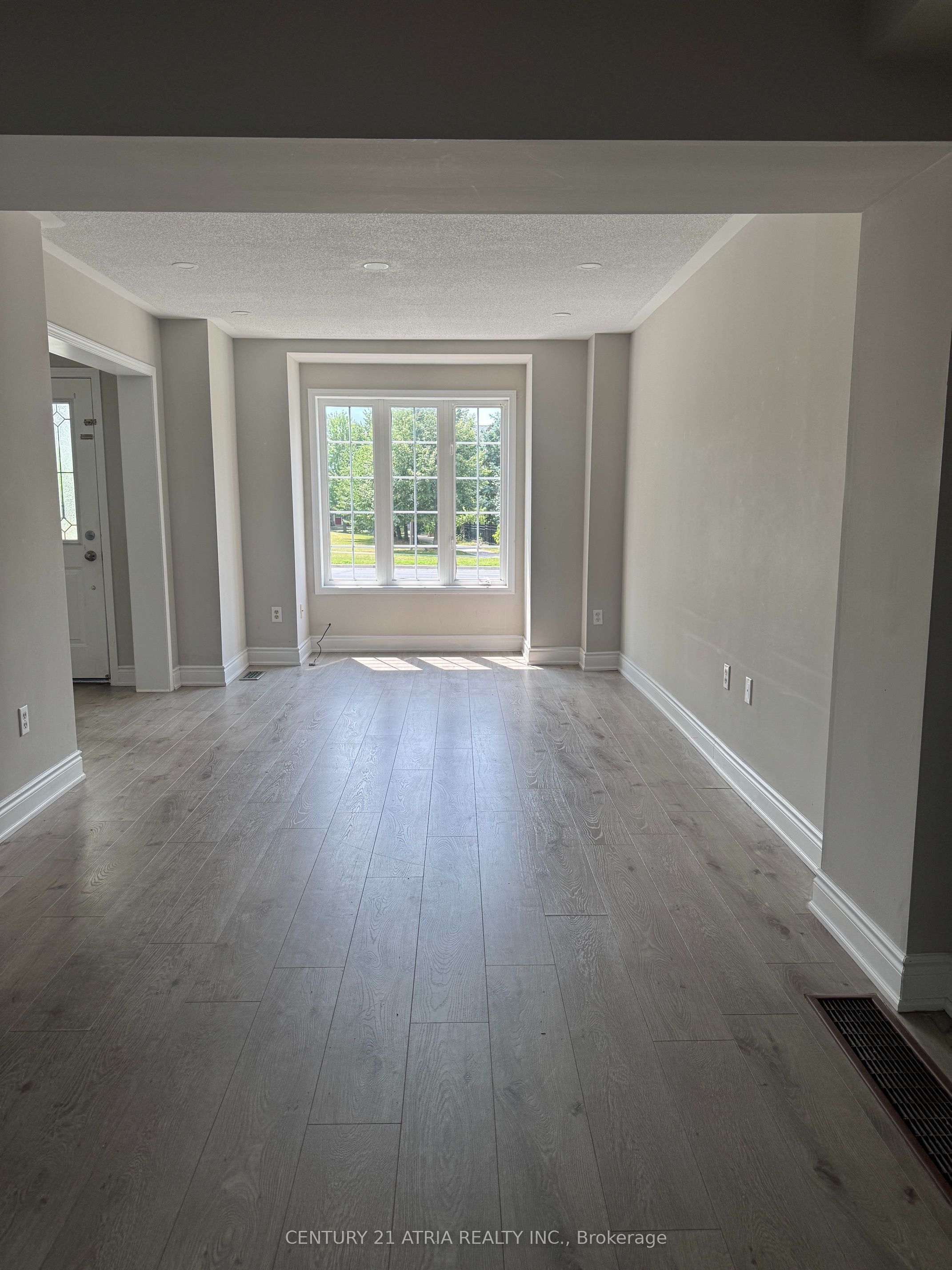 482 Bur Oak Avenue Property Photo 4