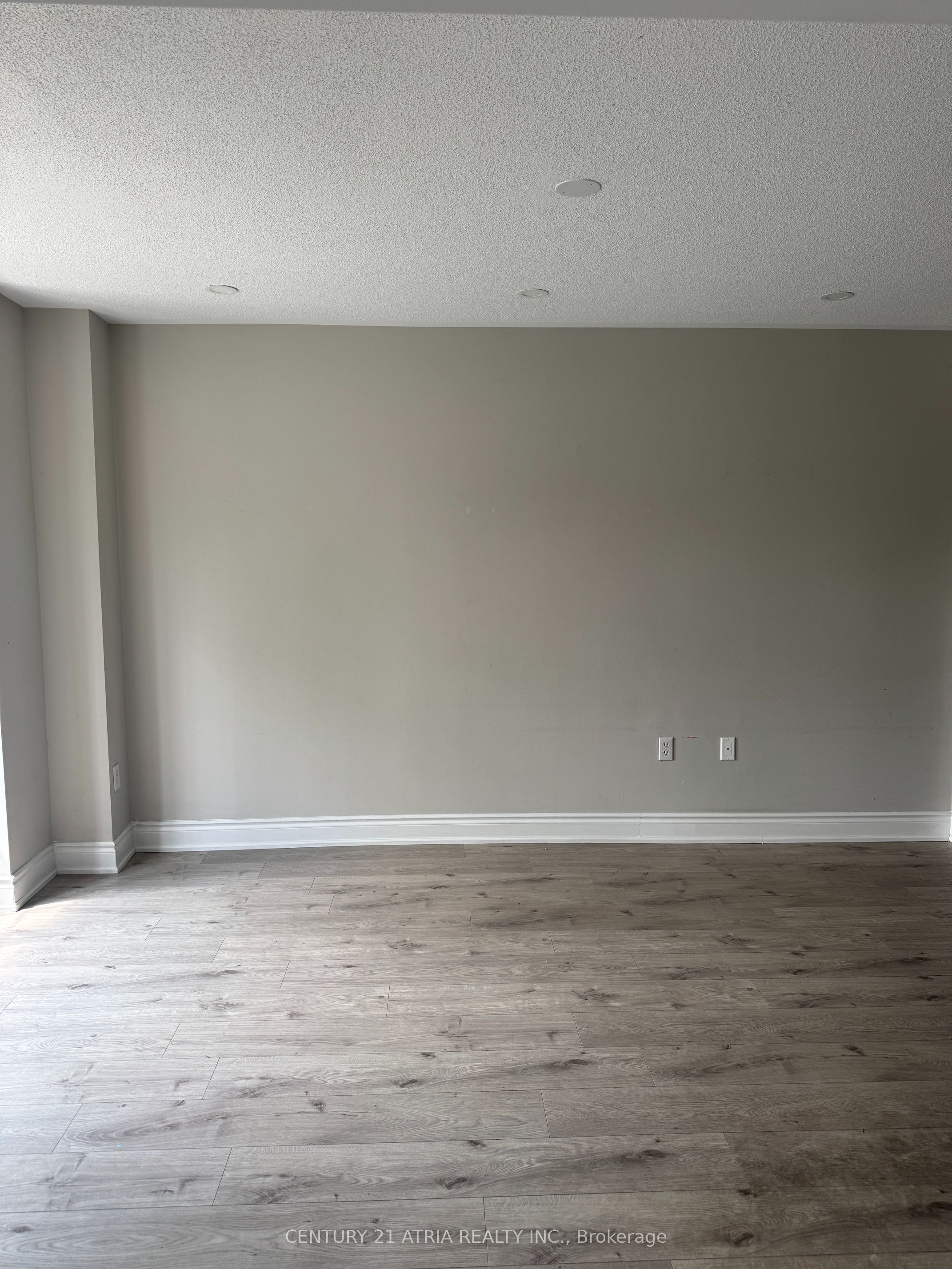 482 Bur Oak Avenue Property Photo 6