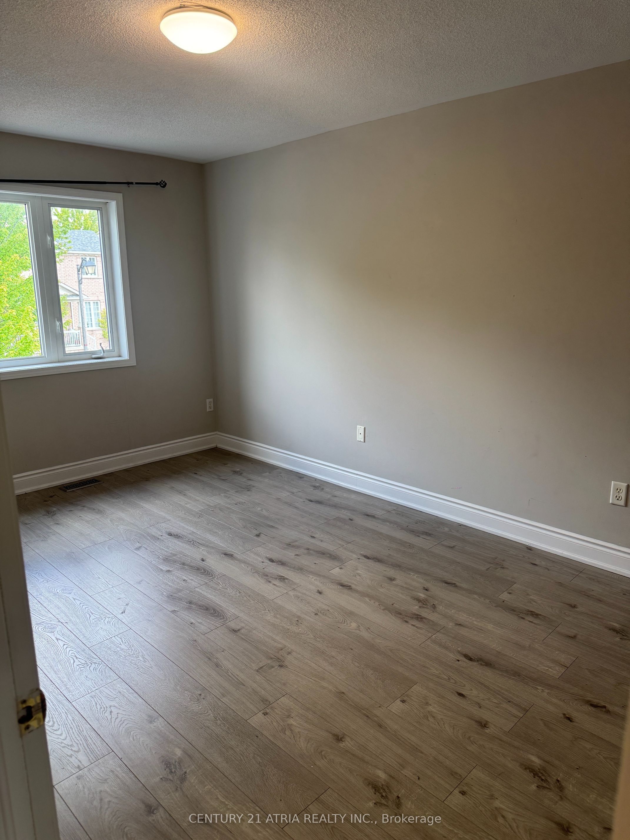 482 Bur Oak Avenue Property Photo 7
