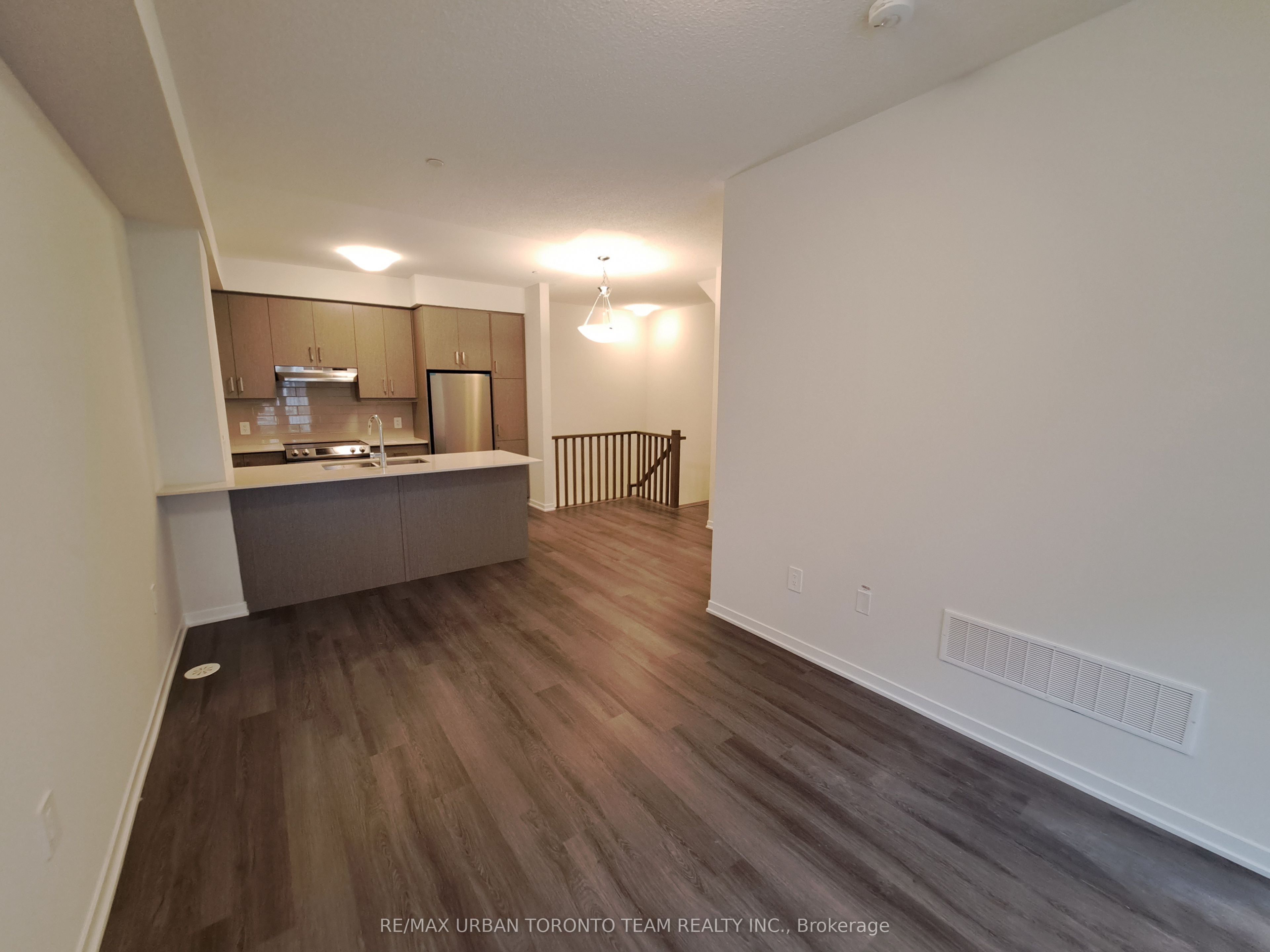 21 Honeycrisp Crescent 45 Property Photo 4