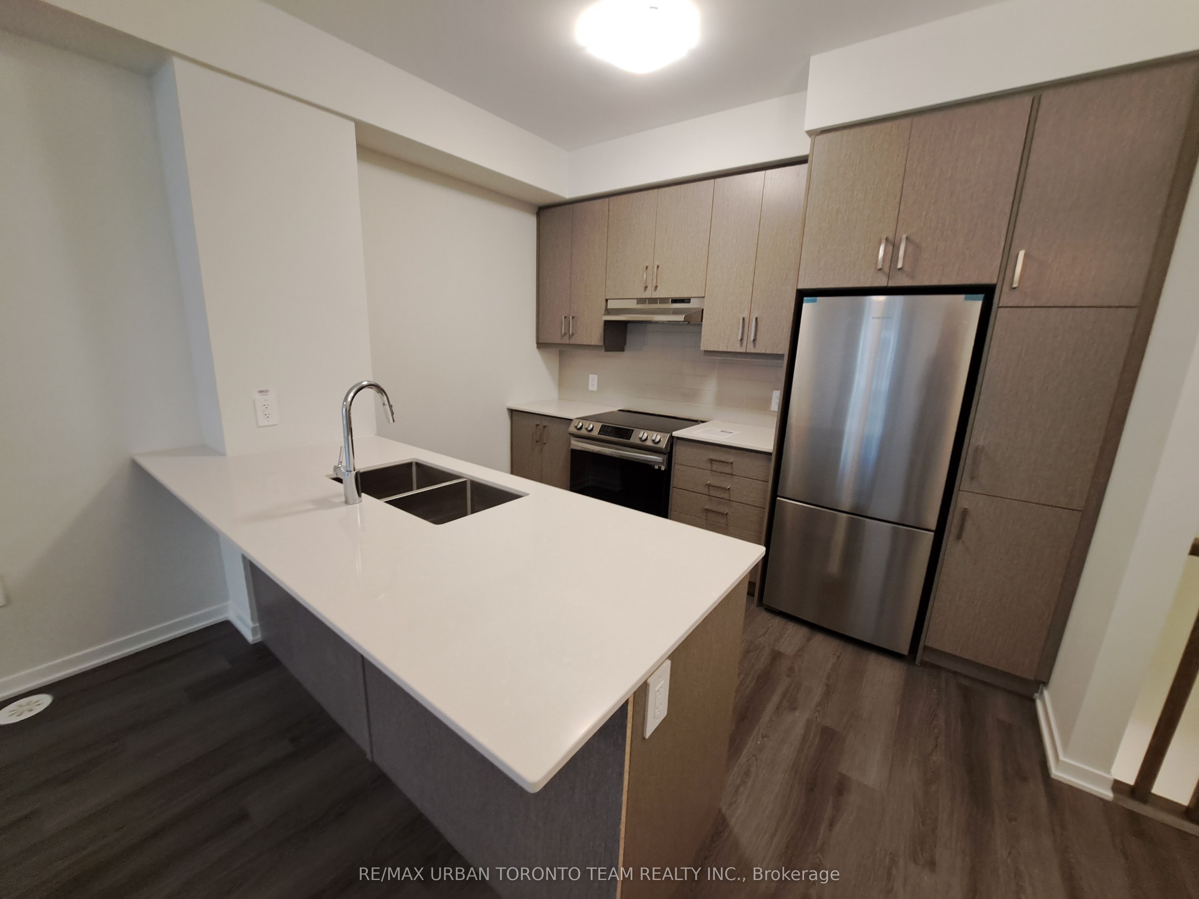 21 Honeycrisp Crescent 45 Property Photo 5