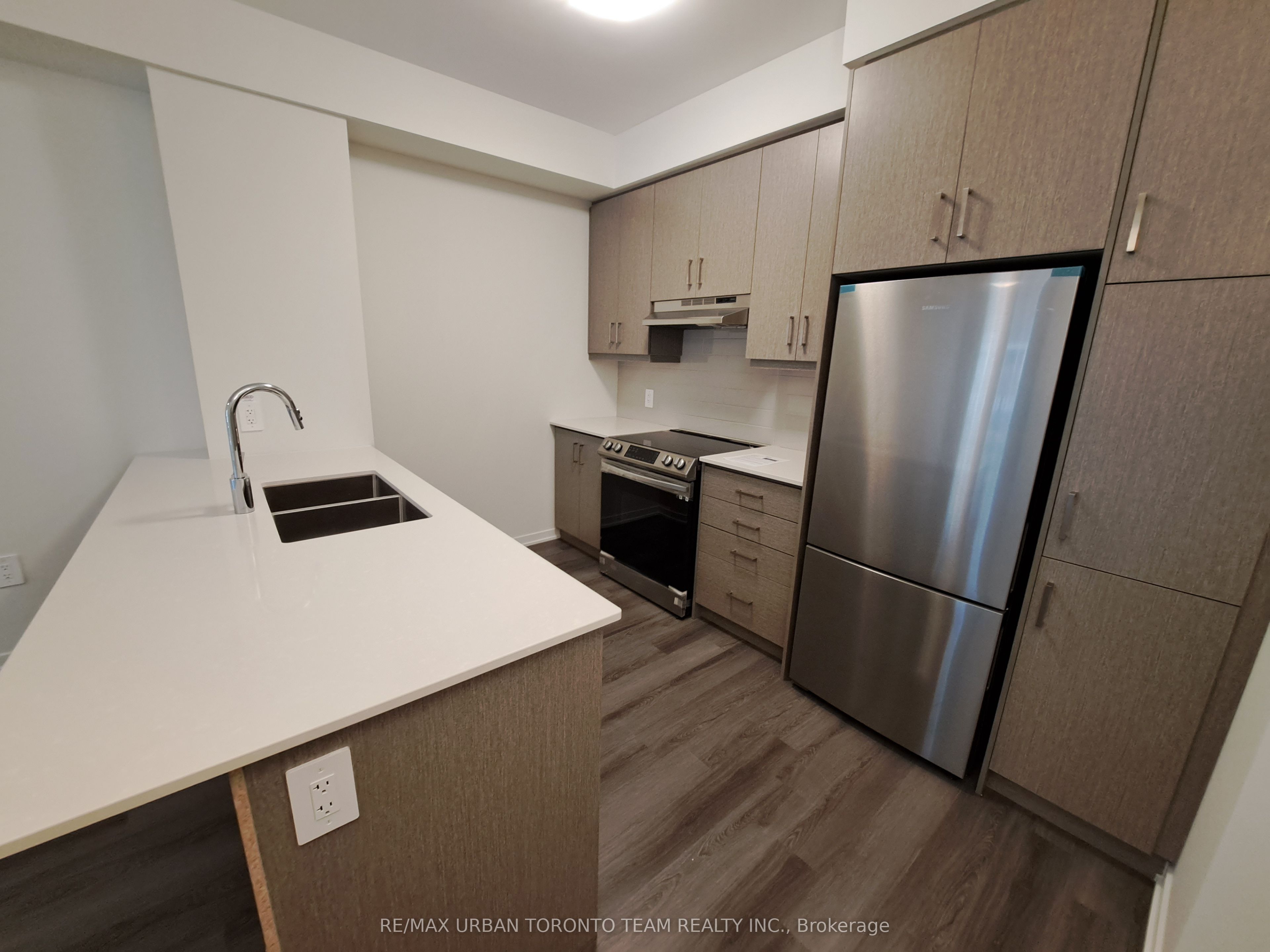 21 Honeycrisp Crescent 45 Property Photo 6