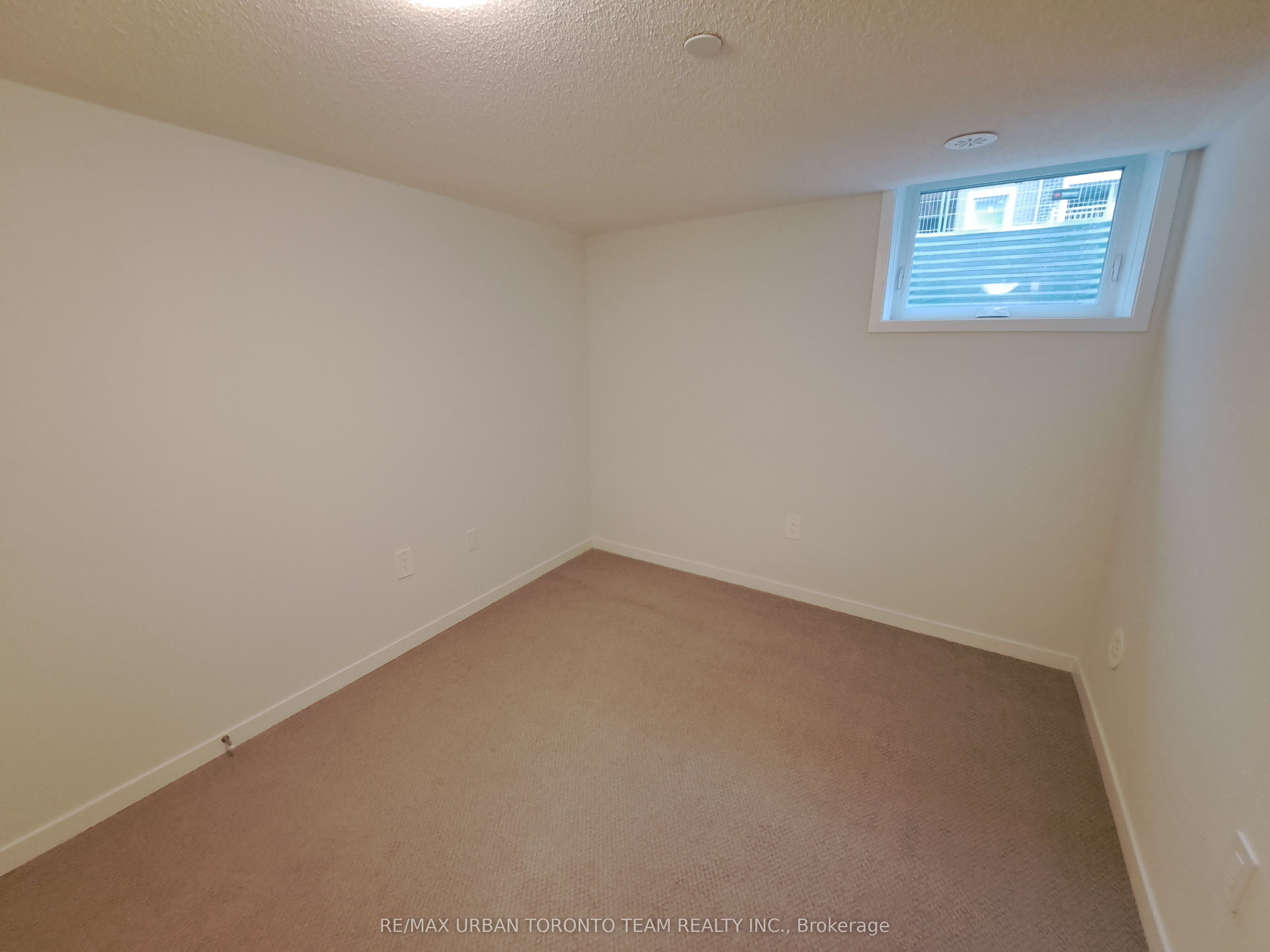 21 Honeycrisp Crescent 45 Property Photo 10