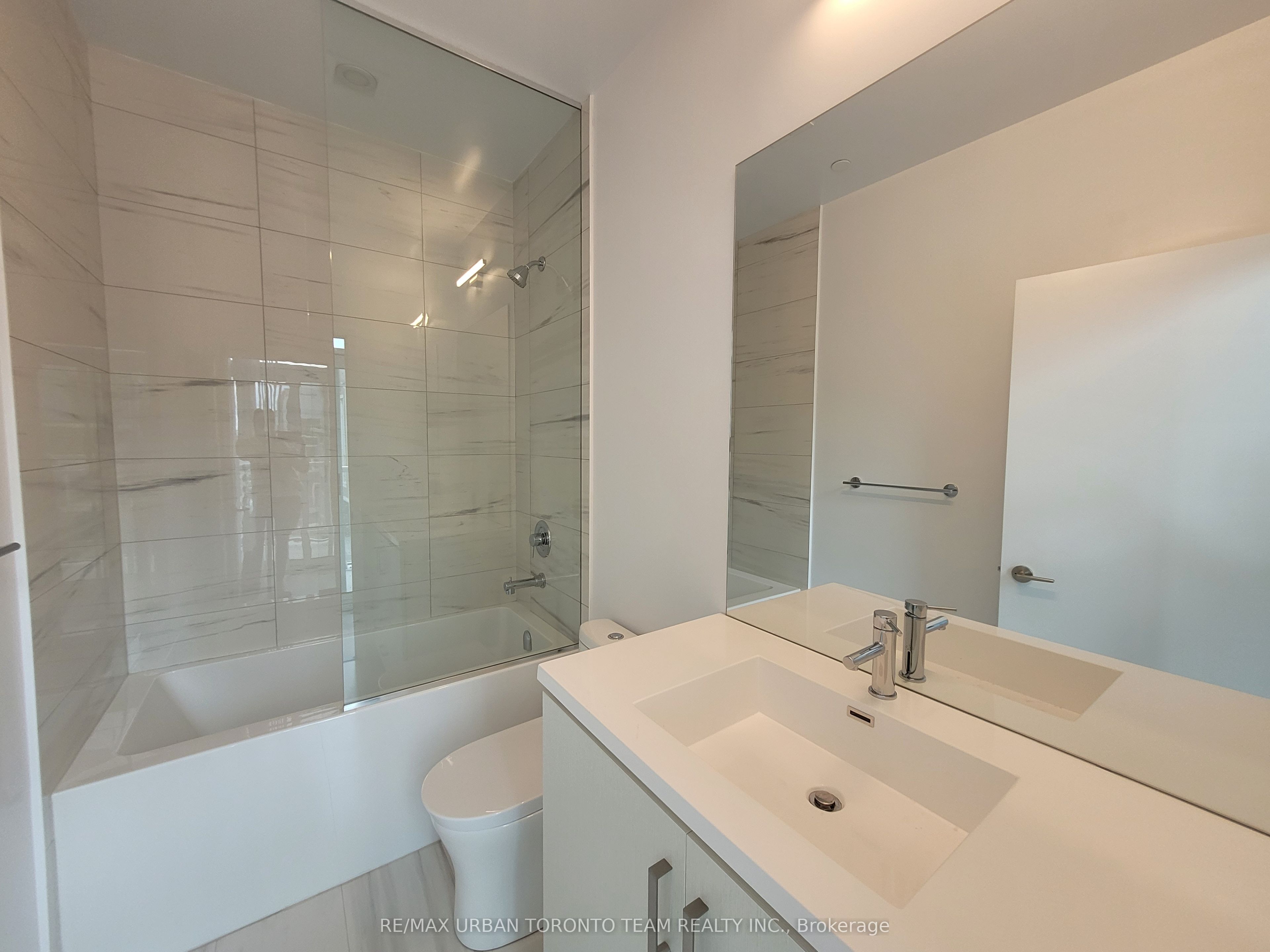 60 Honeycrisp Crescent 207 Property Photo 6