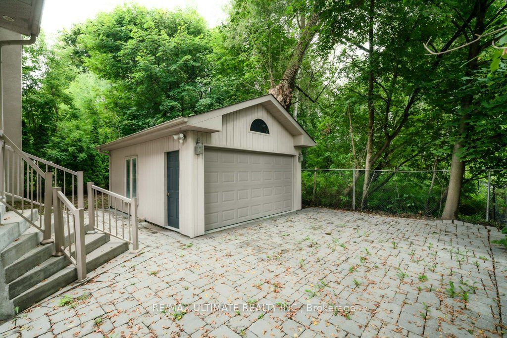 5737 Lakeshore Road Property Photo 41