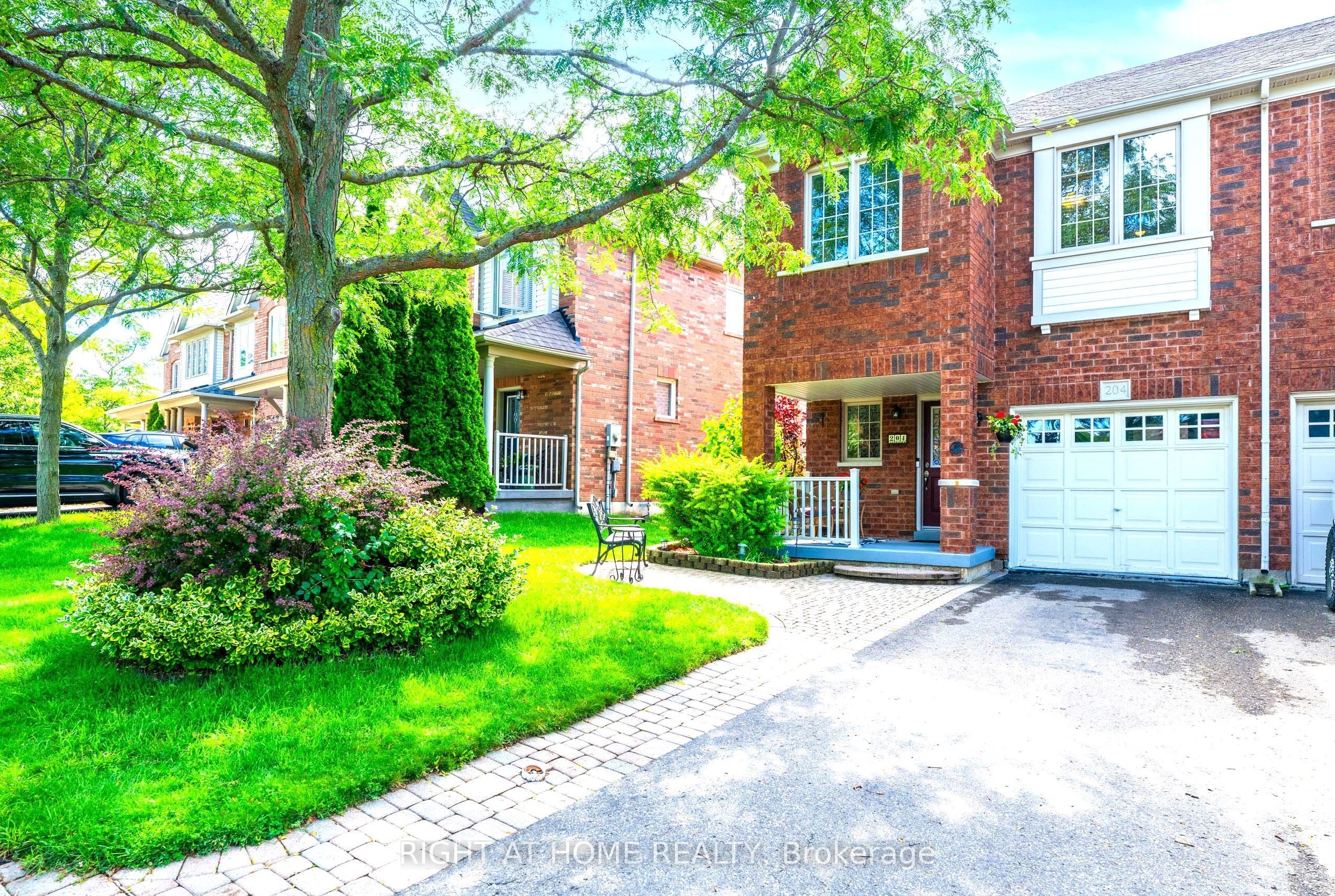 204 Burgess Crescent Property Photo 1