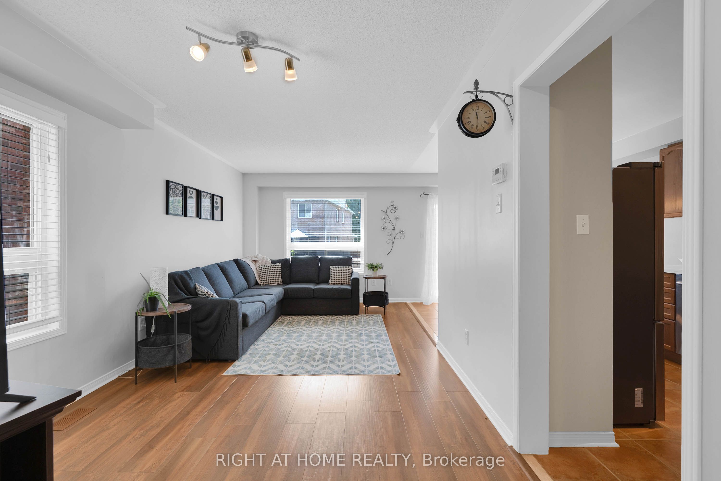 204 Burgess Crescent Property Photo 4