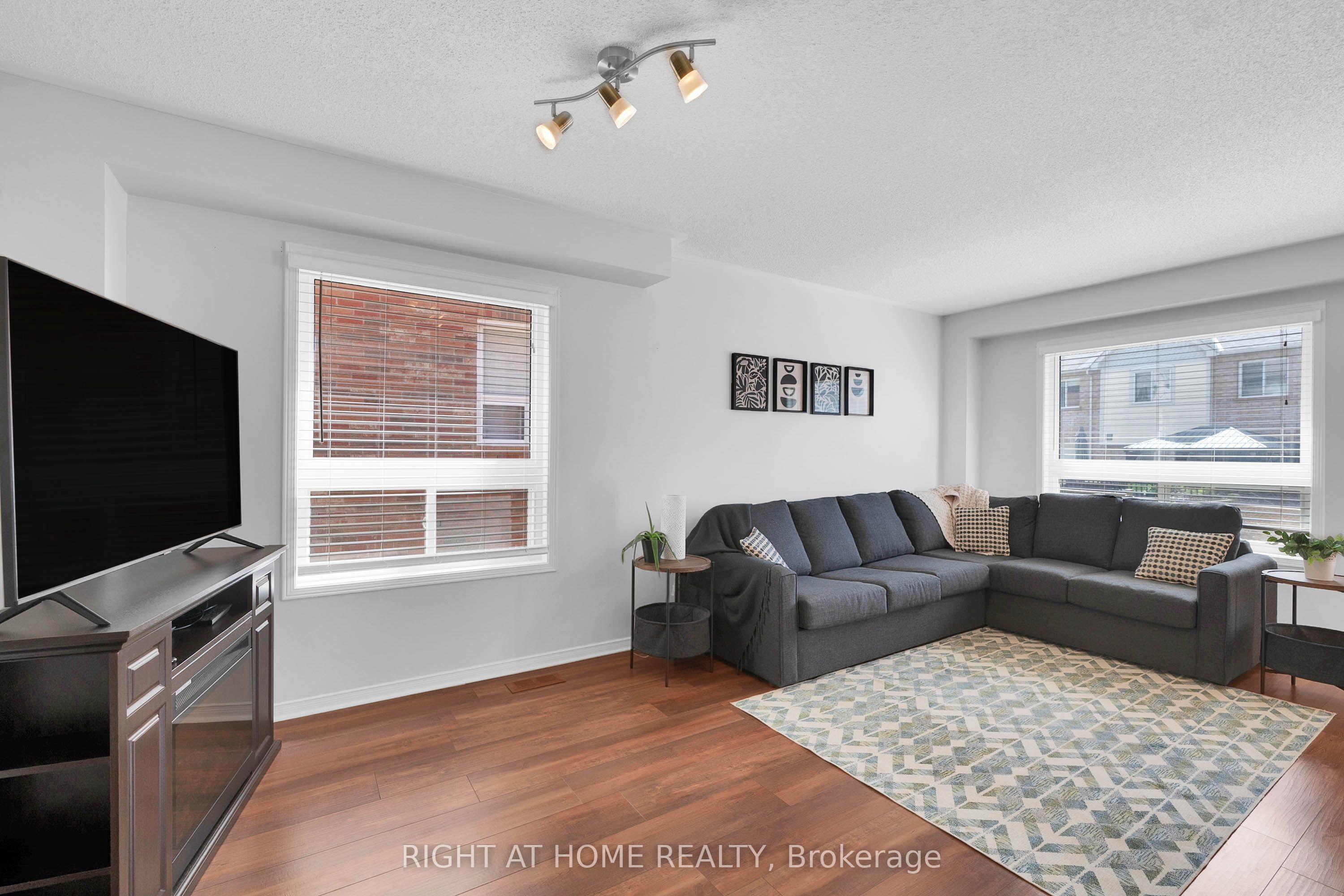 204 Burgess Crescent Property Photo 5