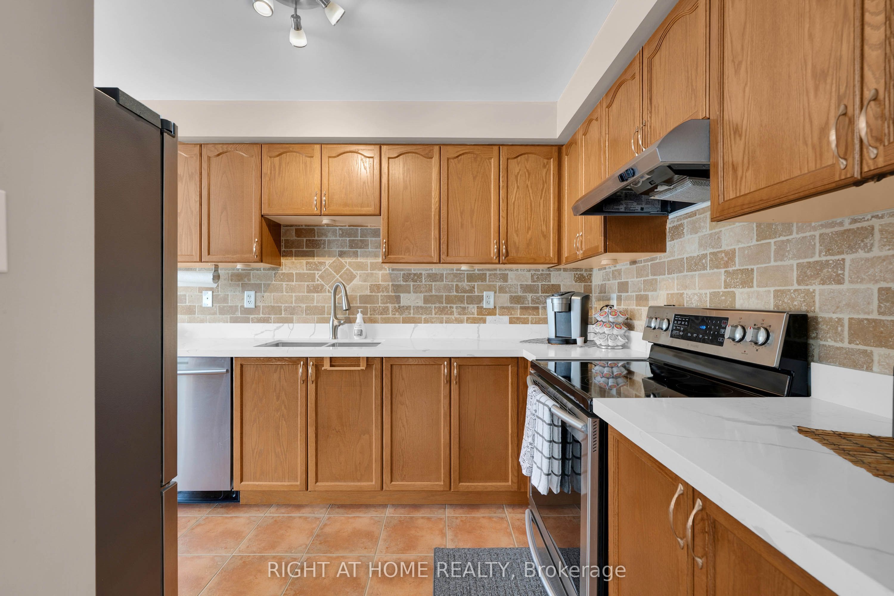 204 Burgess Crescent Property Photo 7