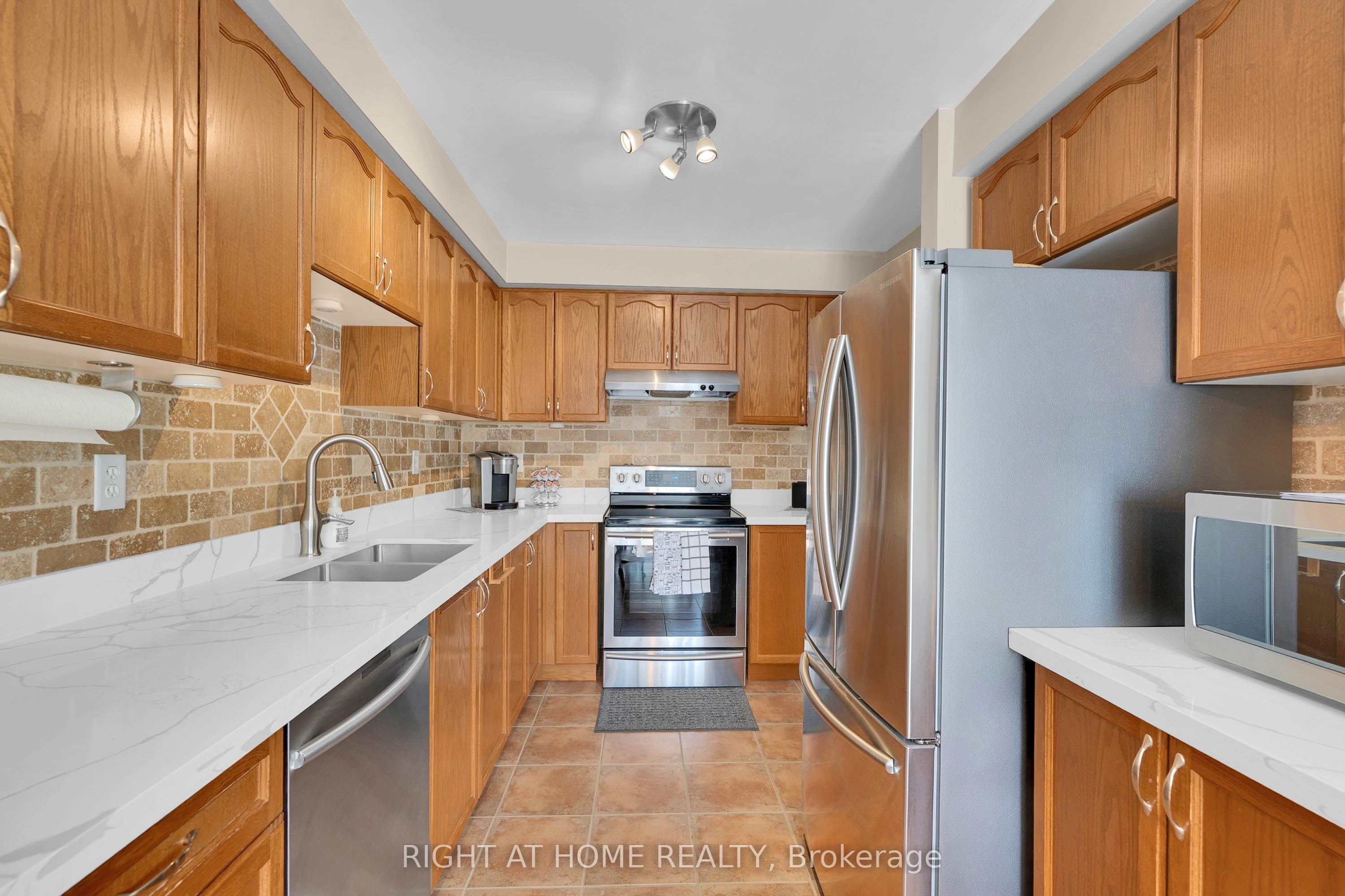 204 Burgess Crescent Property Photo 8